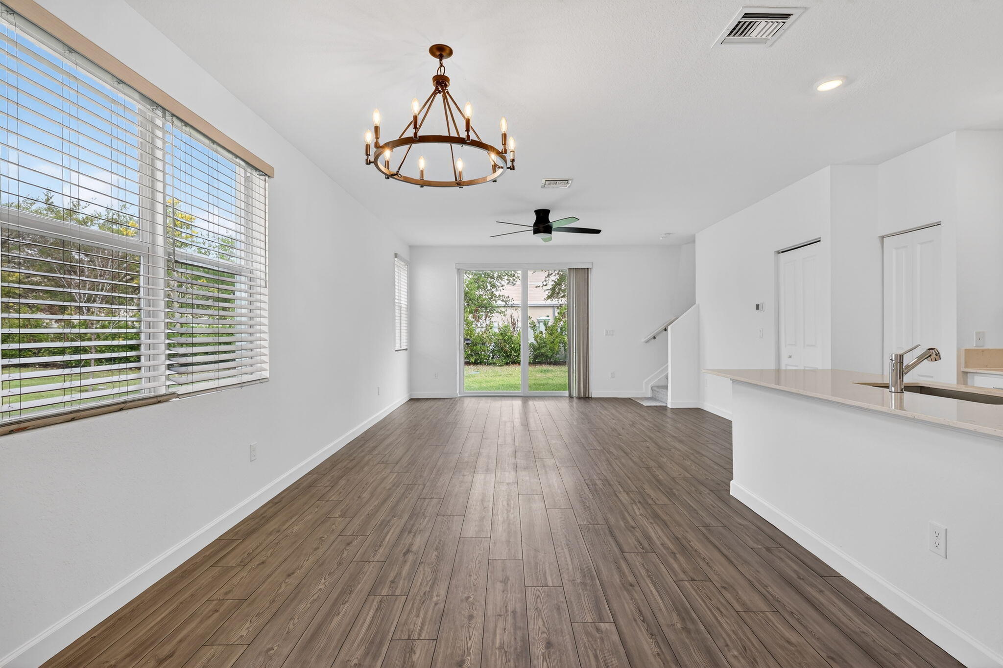 211 Se Woodbark Street Property Photo 10