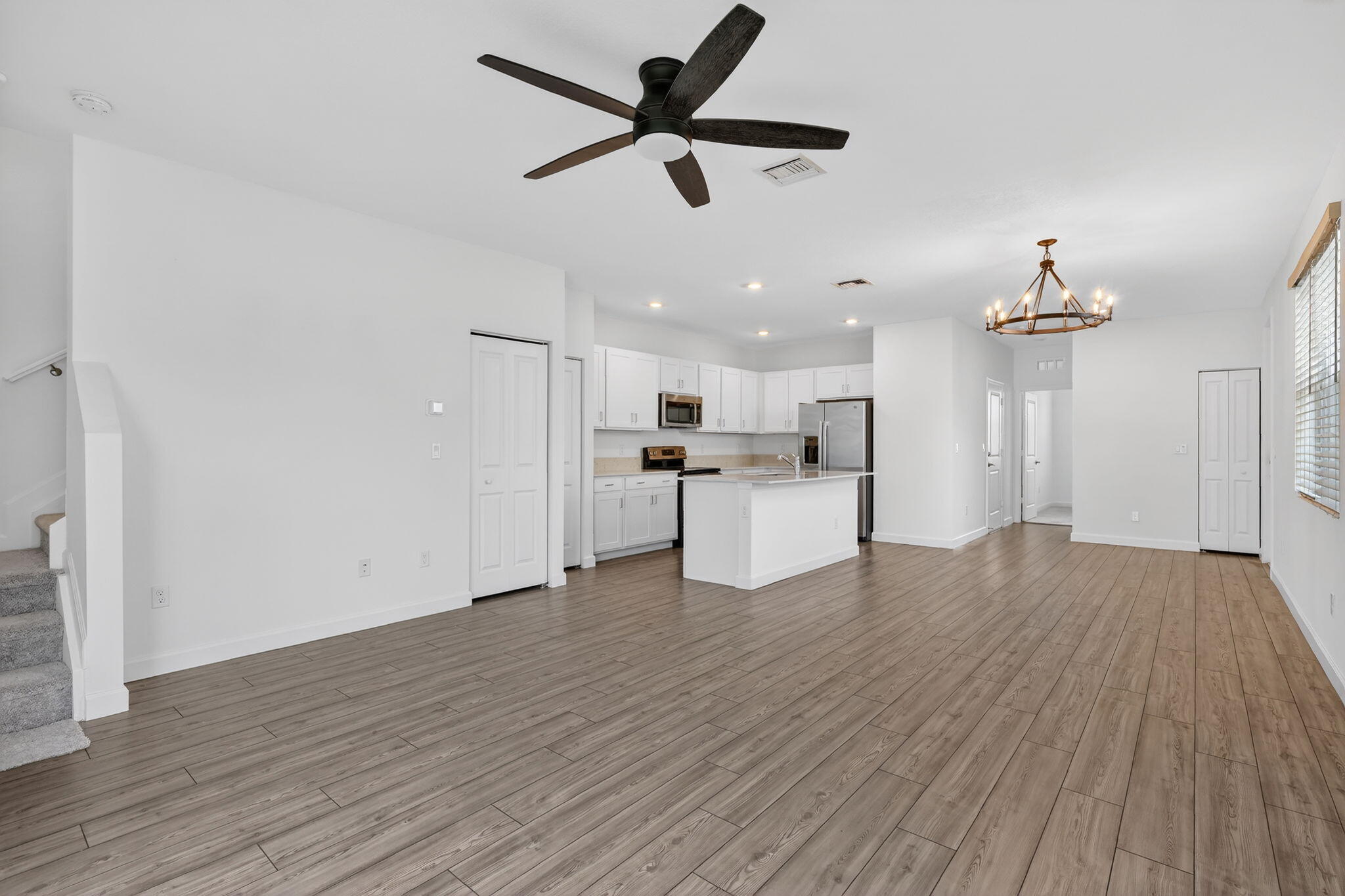 211 Se Woodbark Street Property Photo 11