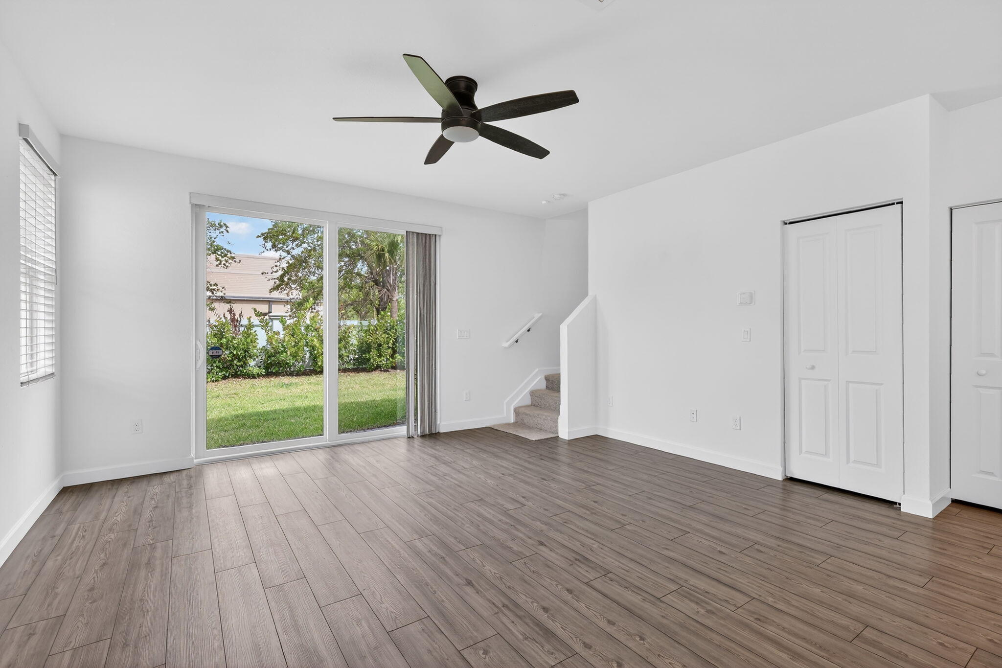 211 Se Woodbark Street Property Photo 12