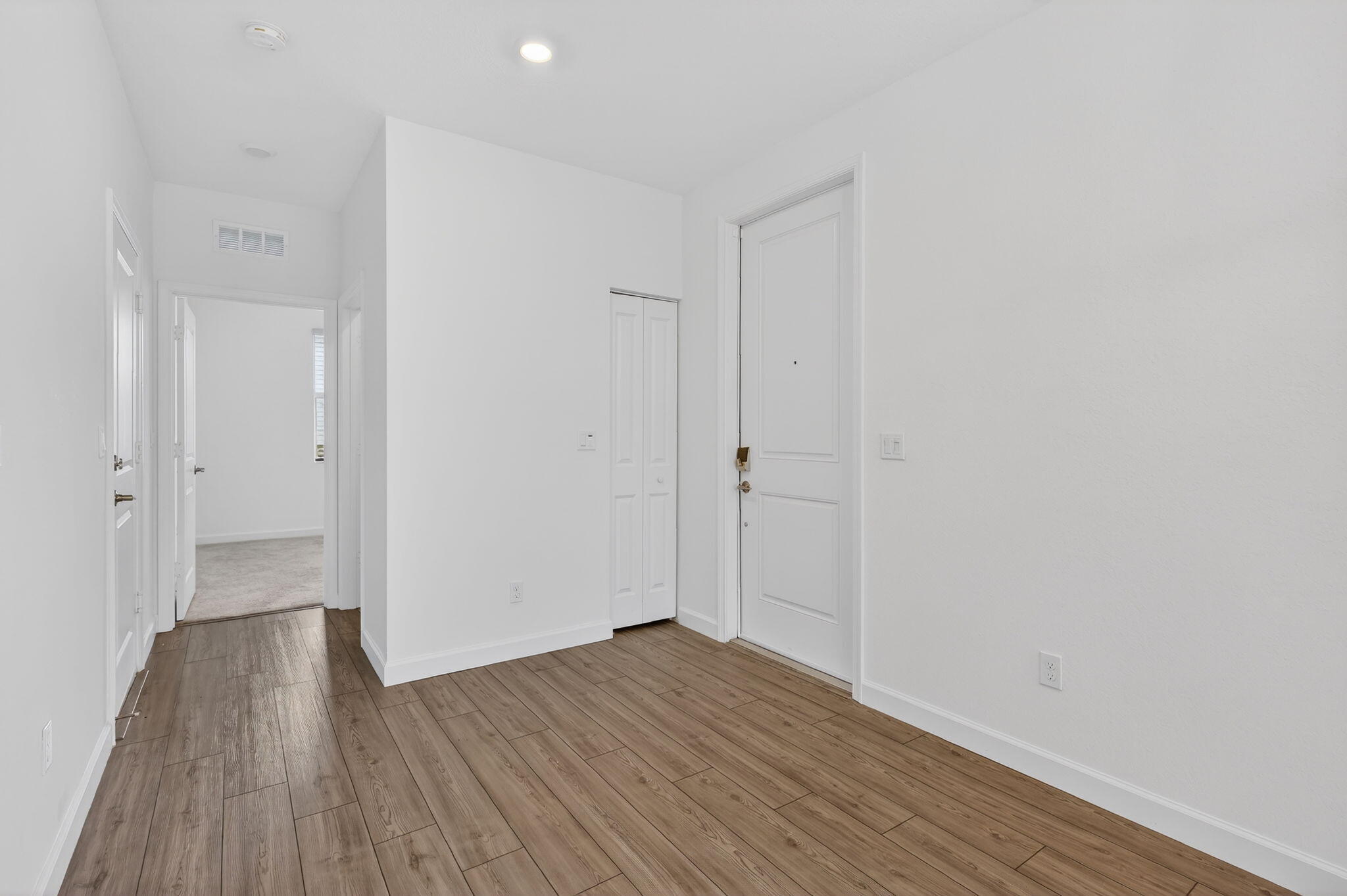 211 Se Woodbark Street Property Photo 13