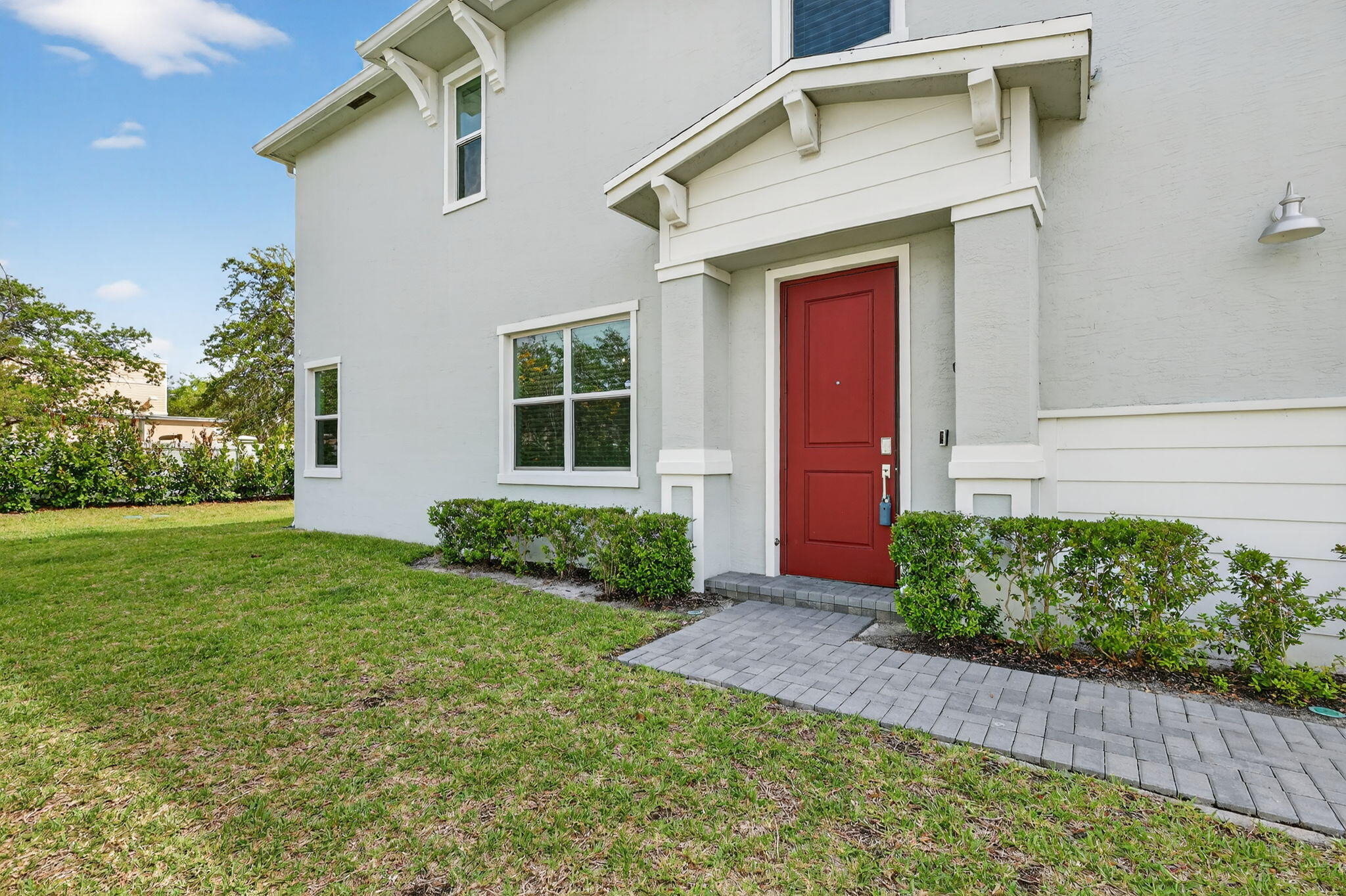 211 Se Woodbark Street Property Photo 15