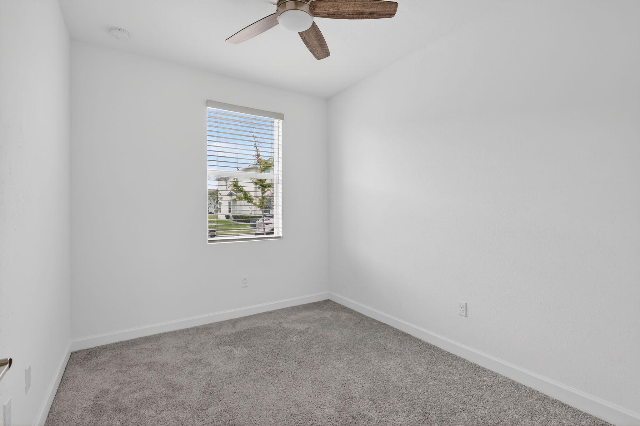 211 Se Woodbark Street Property Photo 23