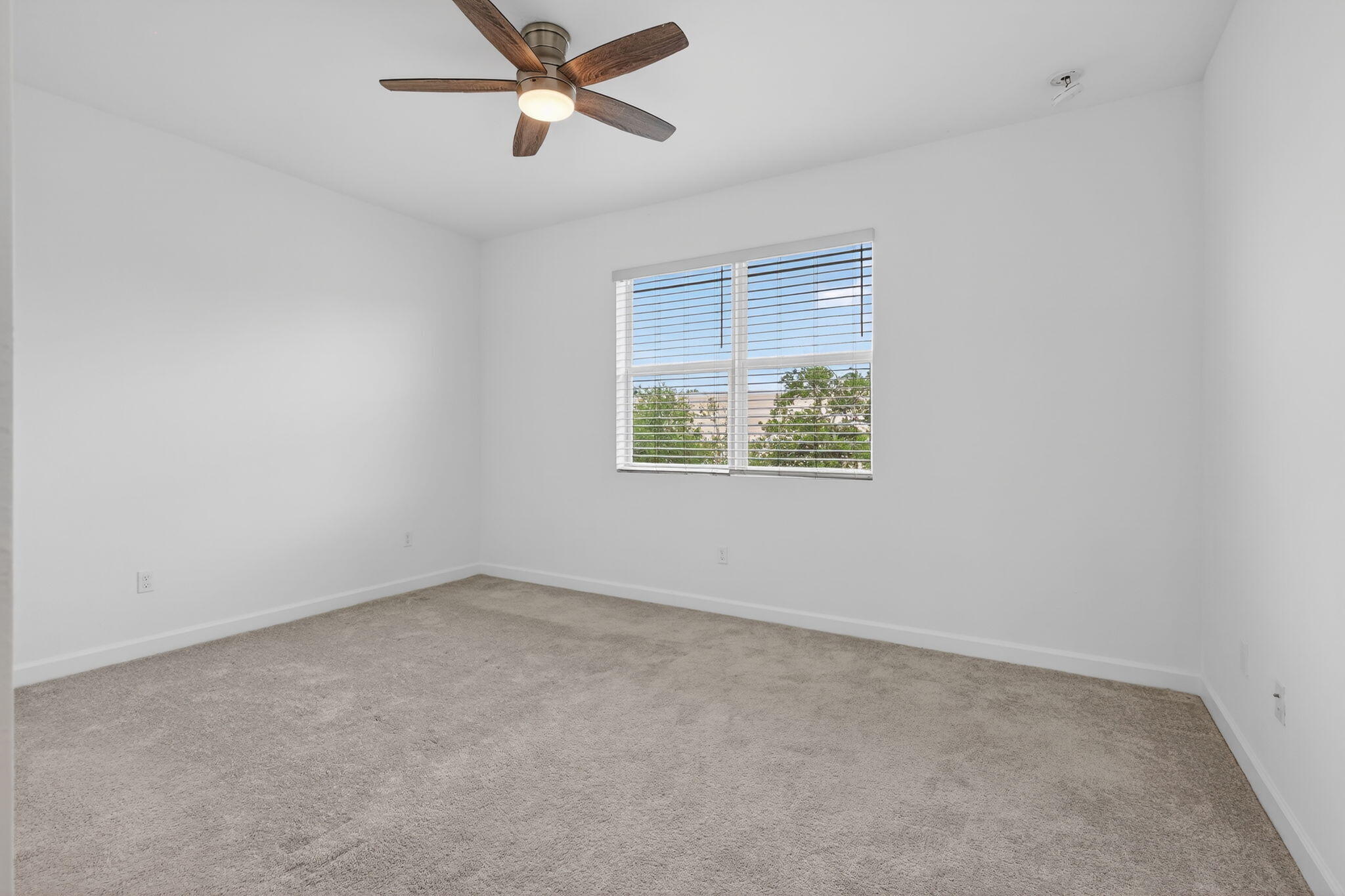 211 Se Woodbark Street Property Photo 28