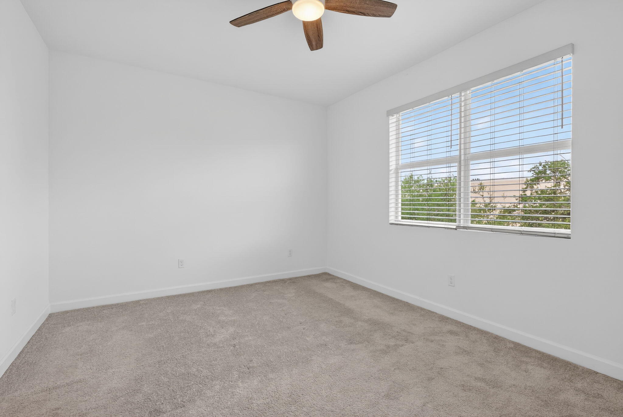 211 Se Woodbark Street Property Photo 29
