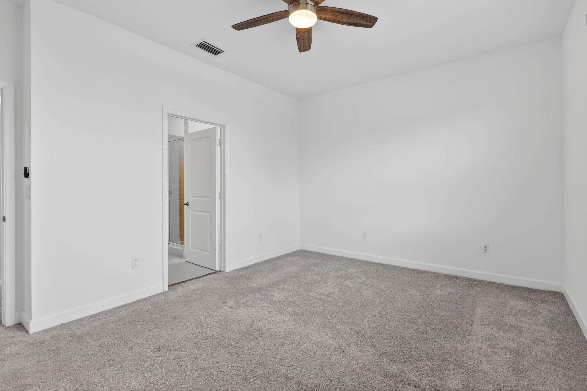 211 Se Woodbark Street Property Photo 30