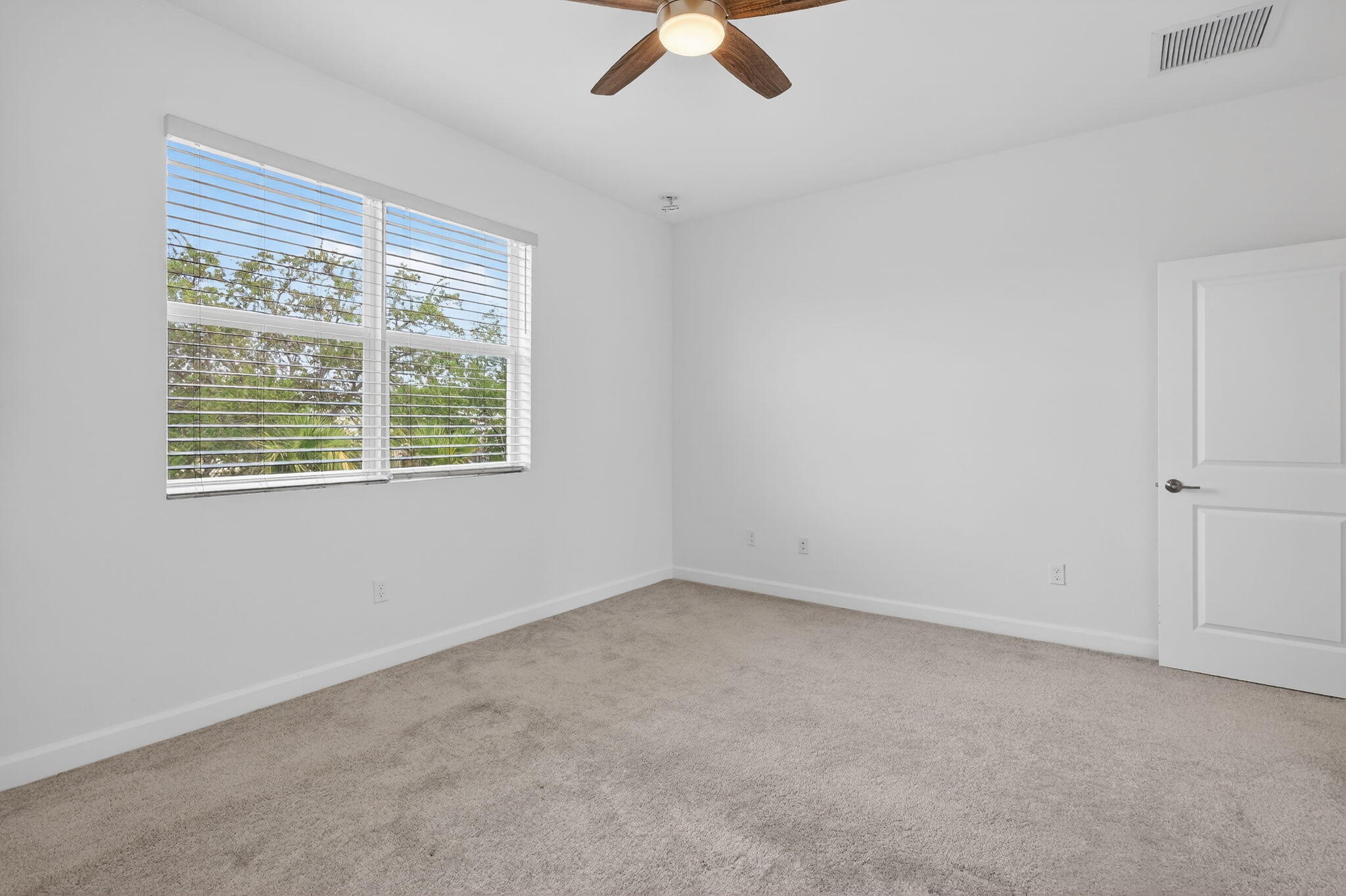 211 Se Woodbark Street Property Photo 31
