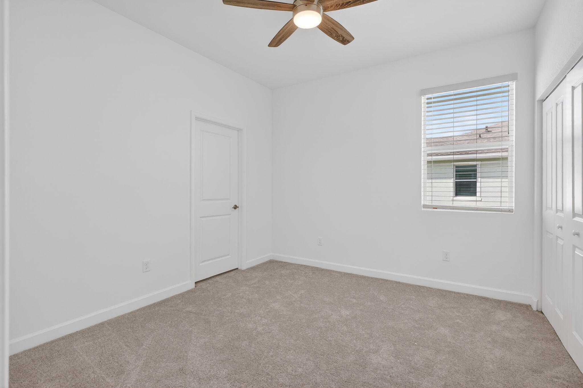 211 Se Woodbark Street Property Photo 38