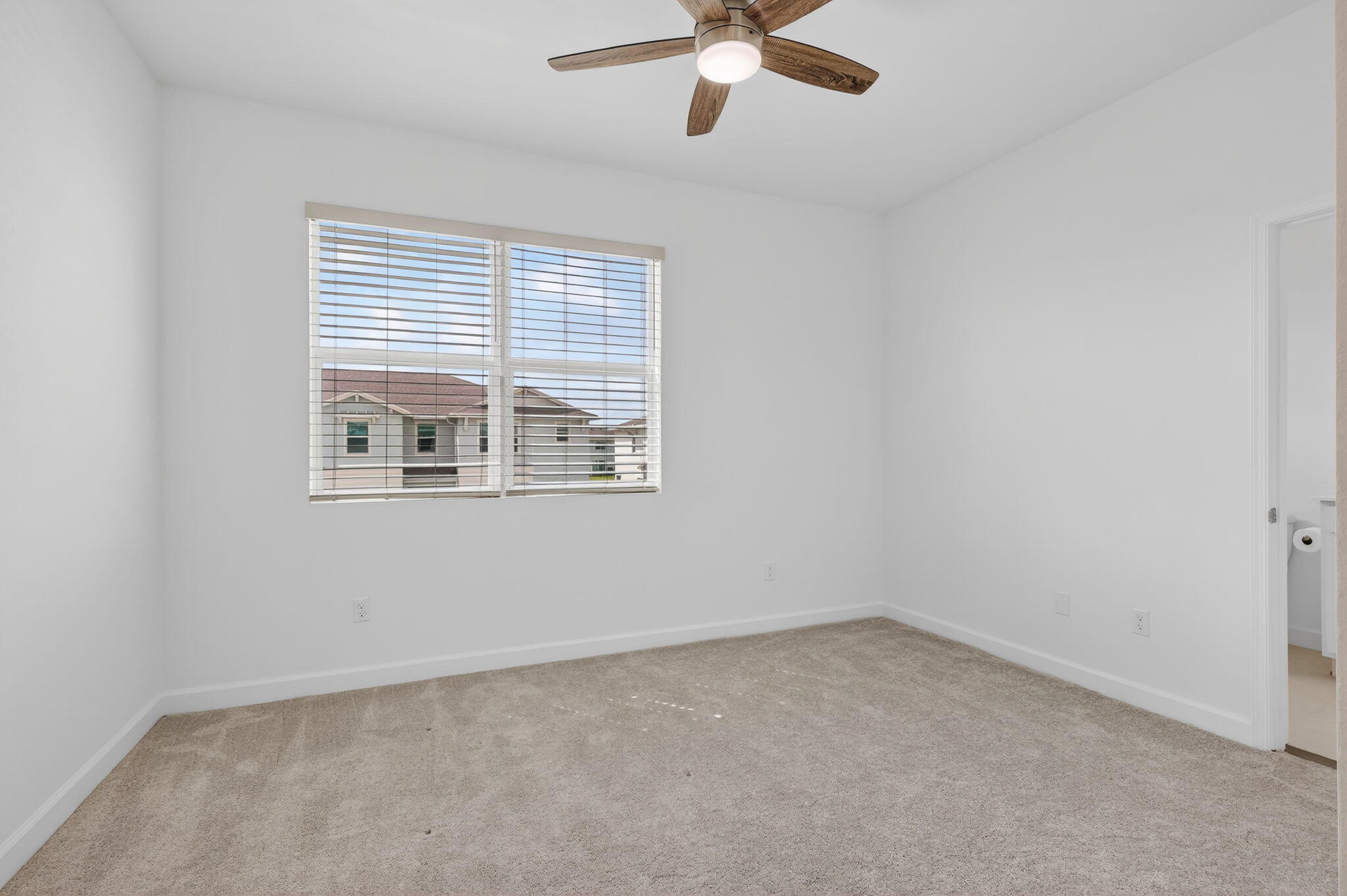 211 Se Woodbark Street Property Photo 39