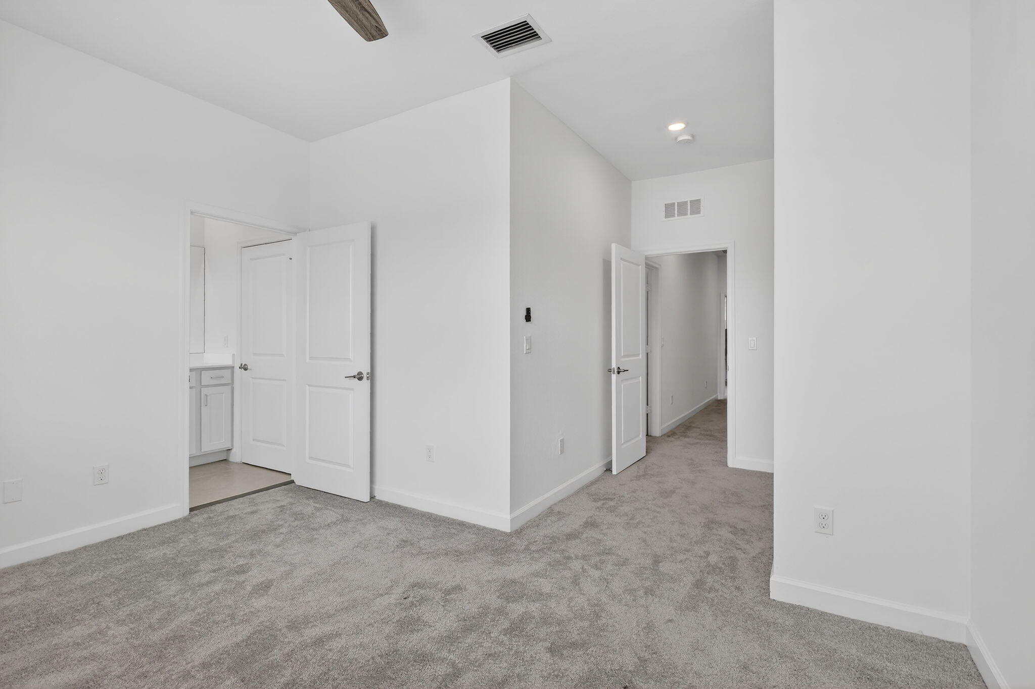 211 Se Woodbark Street Property Photo 40