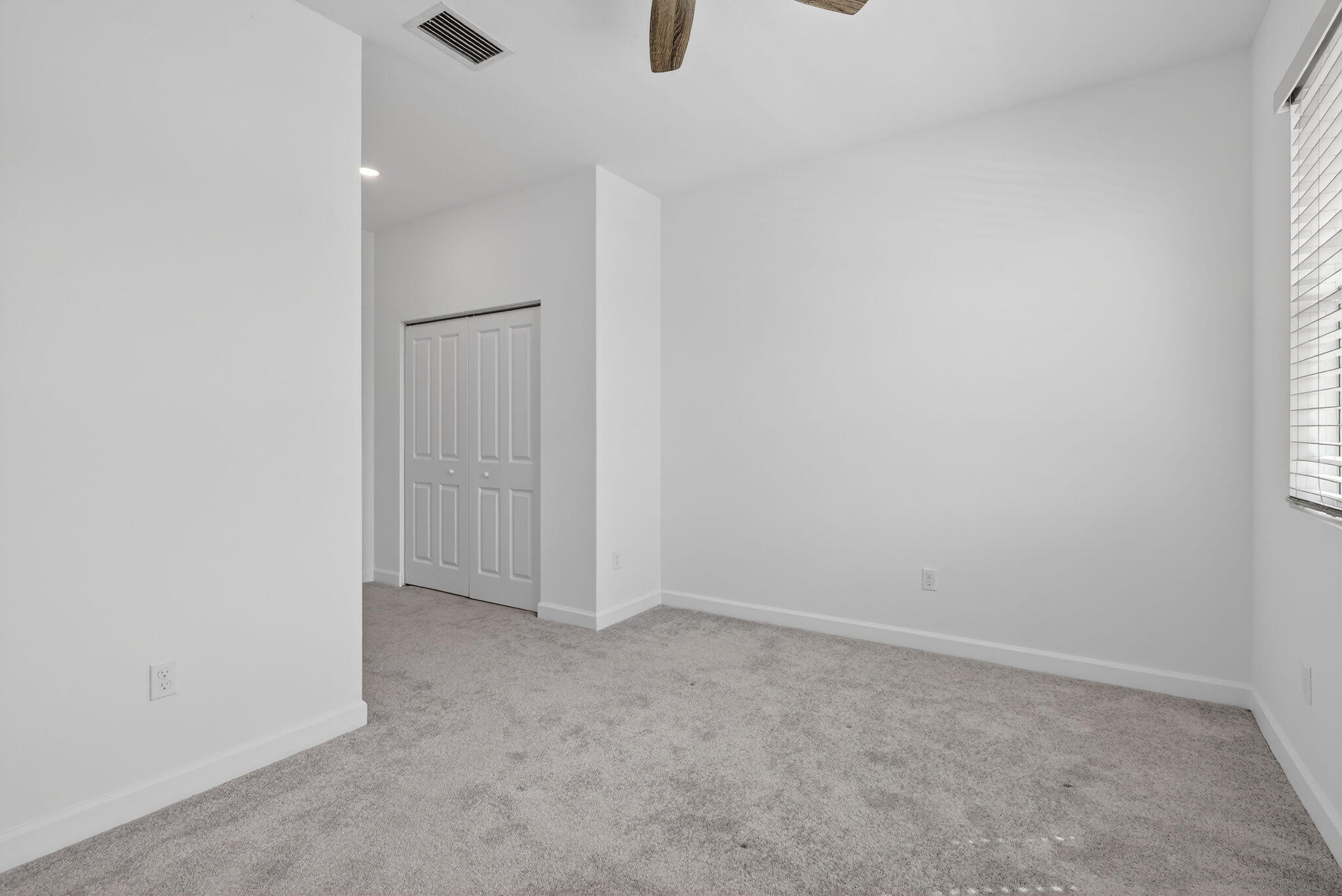 211 Se Woodbark Street Property Photo 41