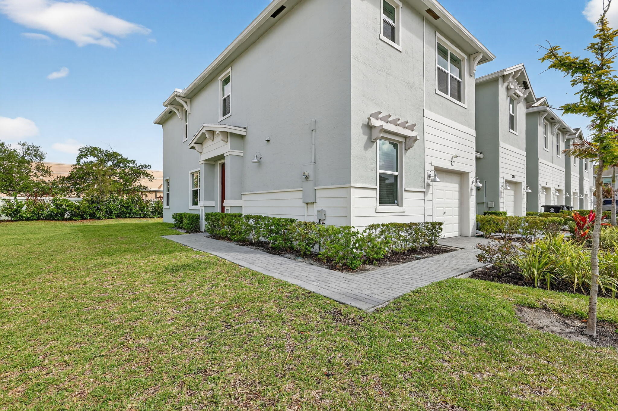 211 Se Woodbark Street Property Photo 45