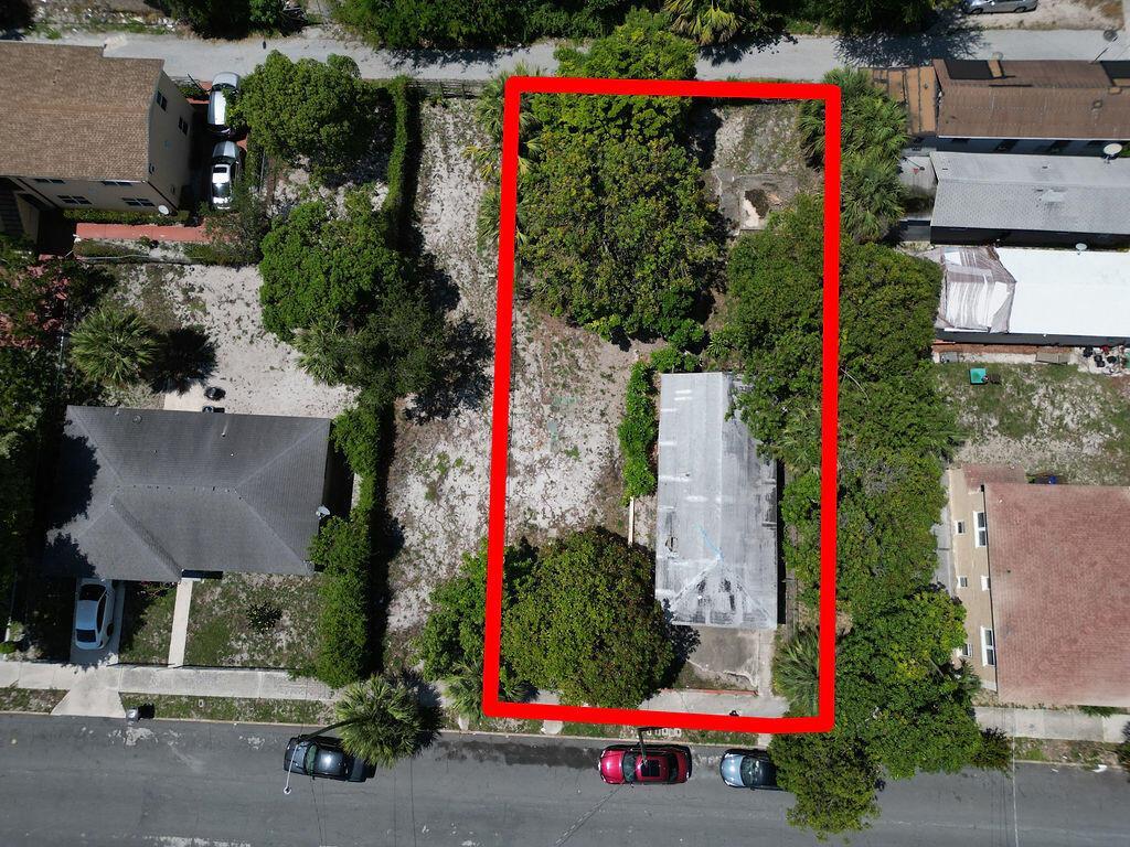 807 7th Street Property Photo 2