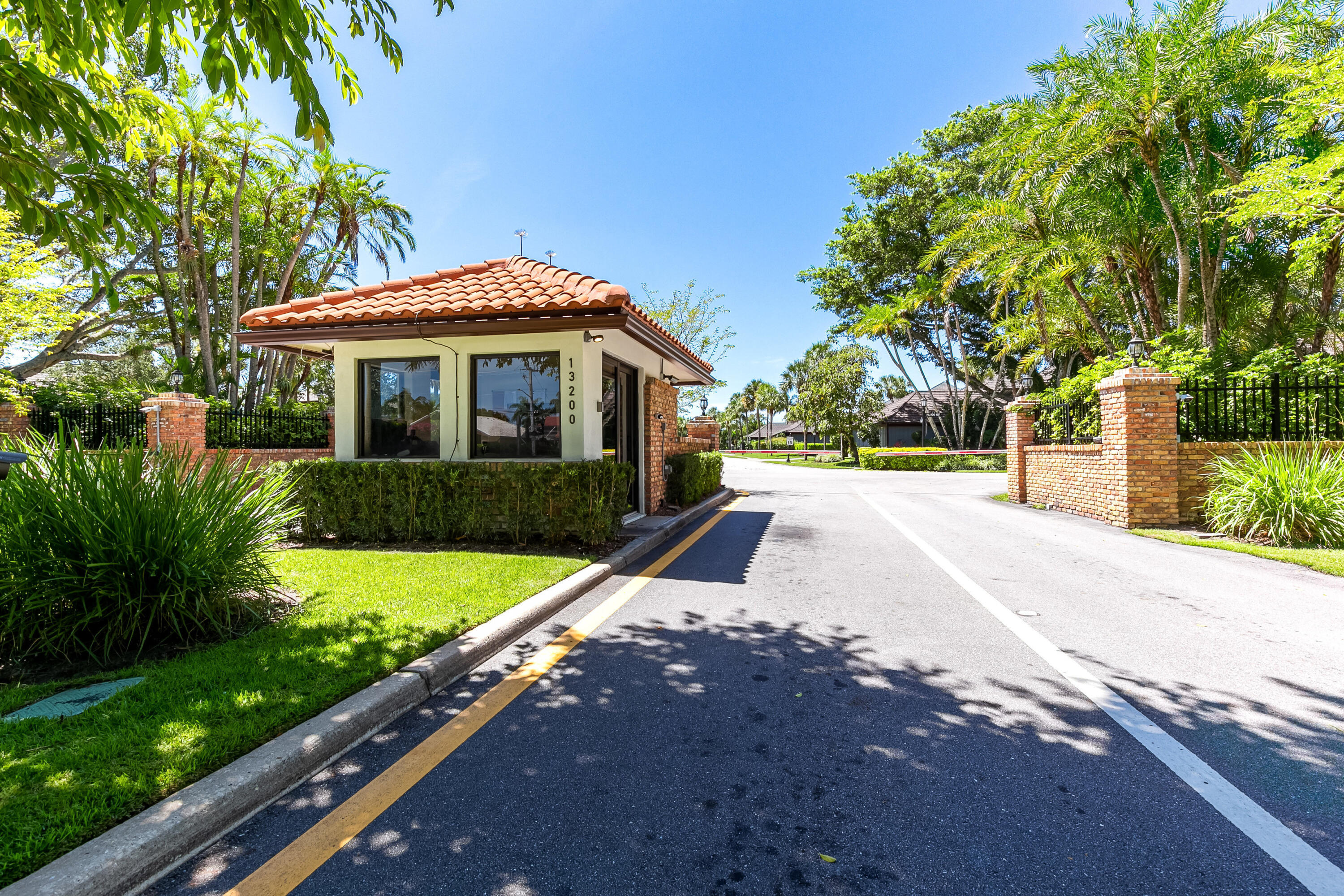 11863 Wimbledon Circle 527 Property Photo 18