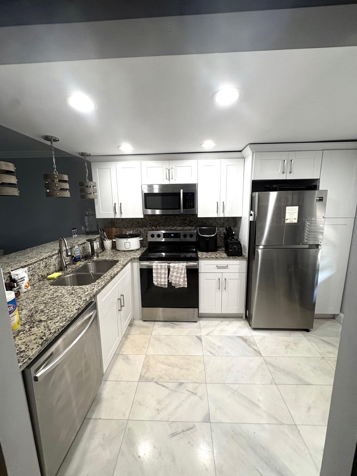 605 Oaks Drive 304 Property Photo 1