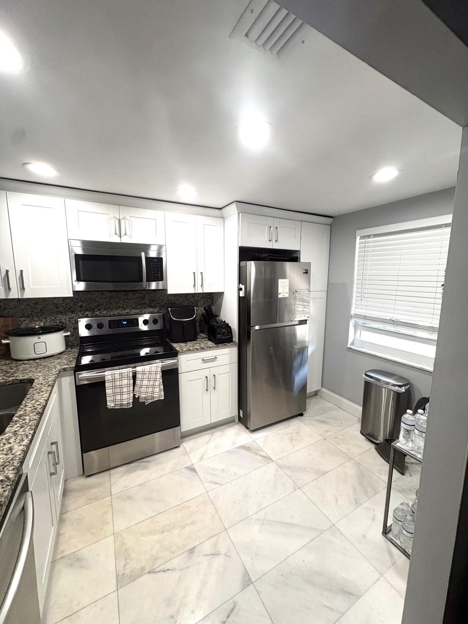 605 Oaks Drive 304 Property Photo 3