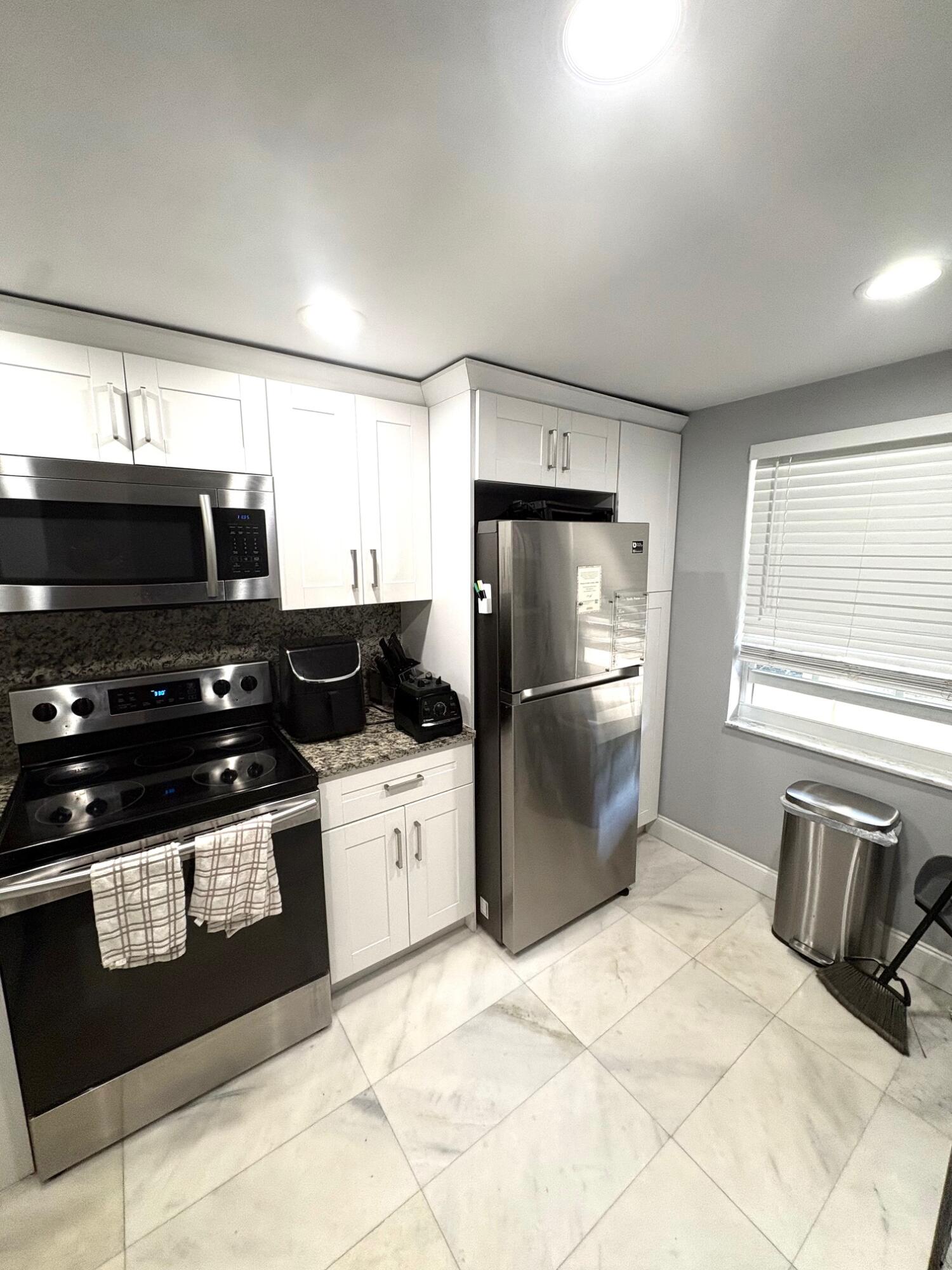 605 Oaks Drive 304 Property Photo 4