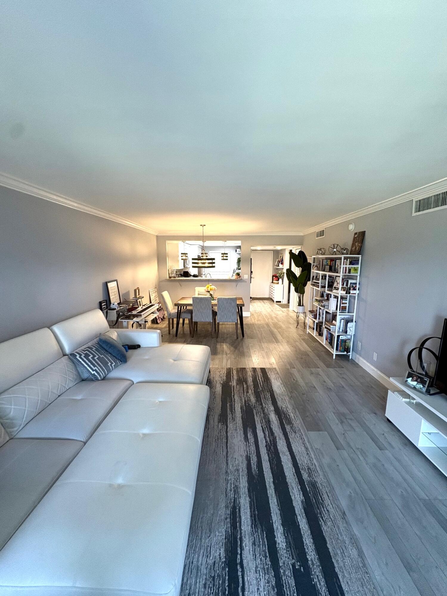 605 Oaks Drive 304 Property Photo 5