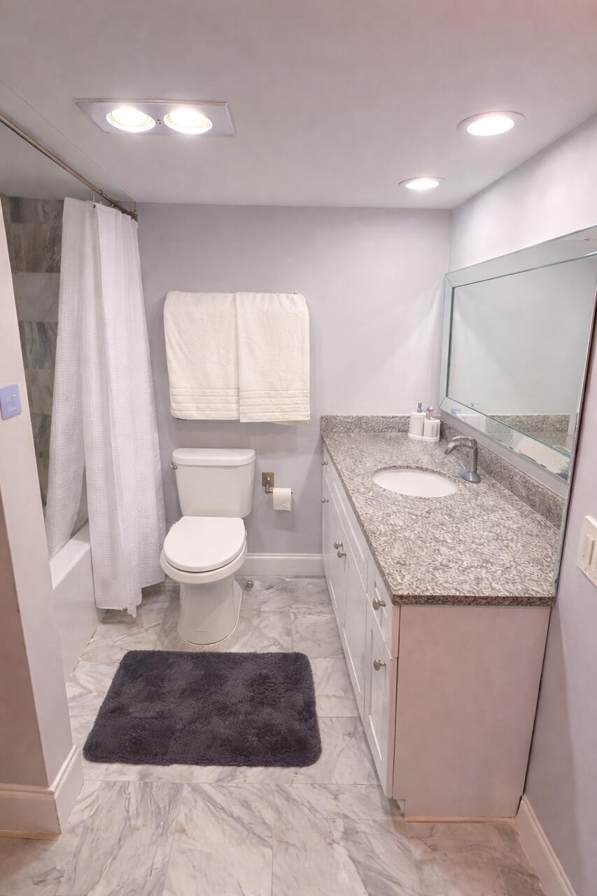605 Oaks Drive 304 Property Photo 15