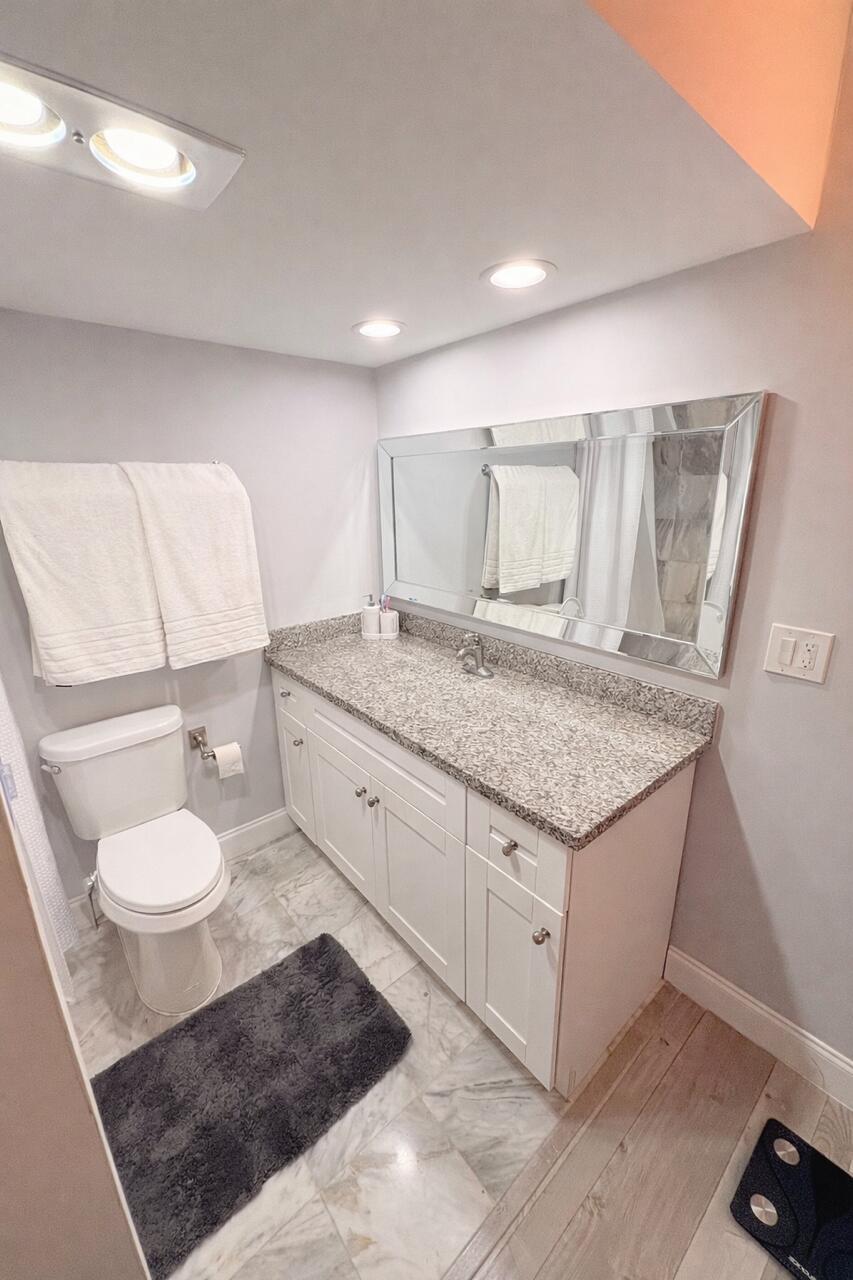 605 Oaks Drive 304 Property Photo 16