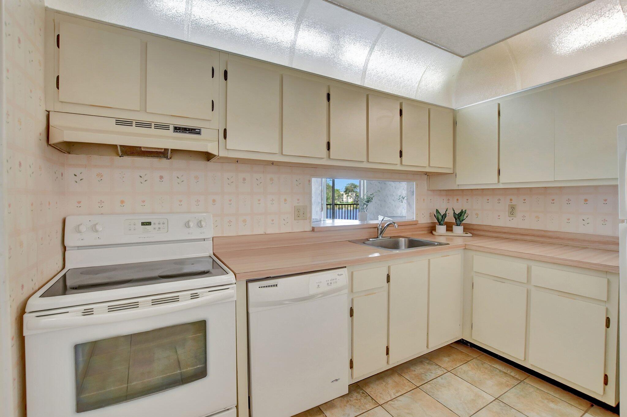 5340 Las Verdes Circle 208 Property Photo 11