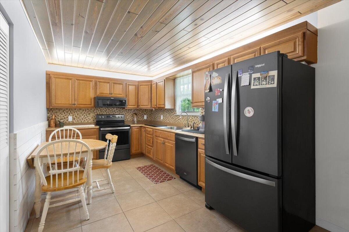 7202 Kenwood Road Property Photo 8