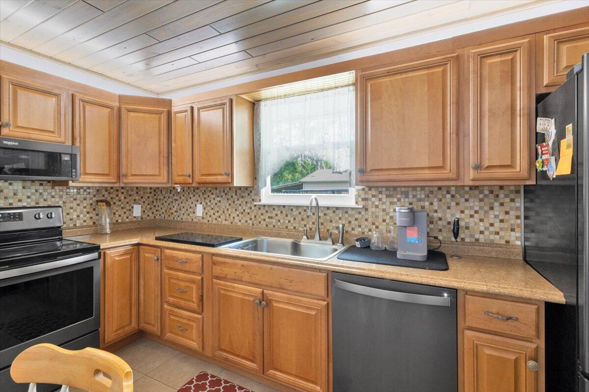 7202 Kenwood Road Property Photo 9