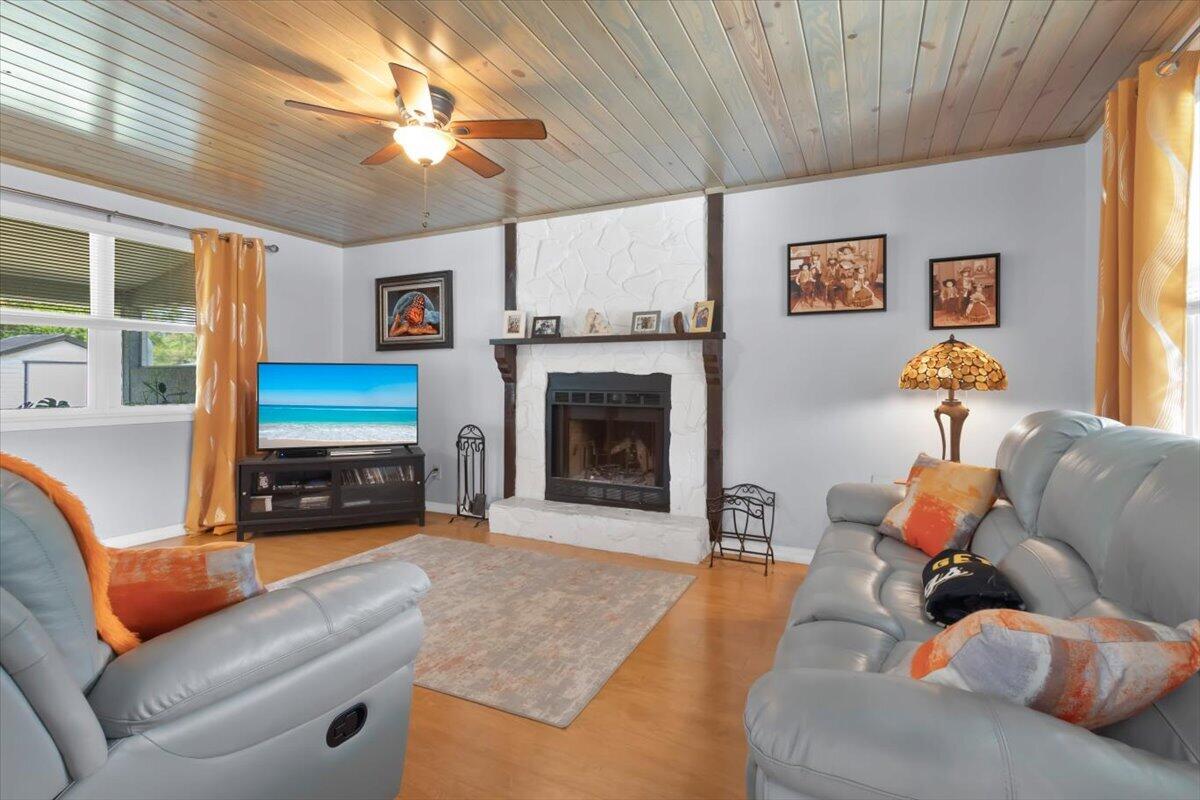 7202 Kenwood Road Property Photo 11