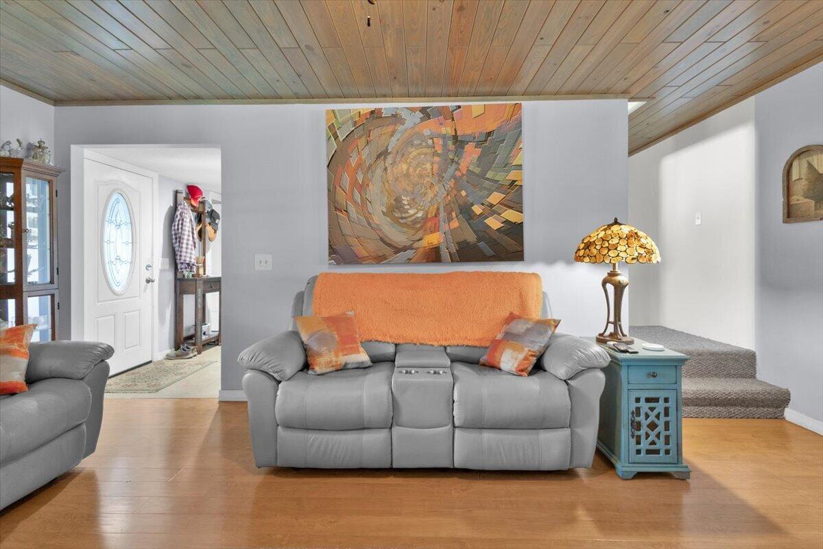 7202 Kenwood Road Property Photo 12