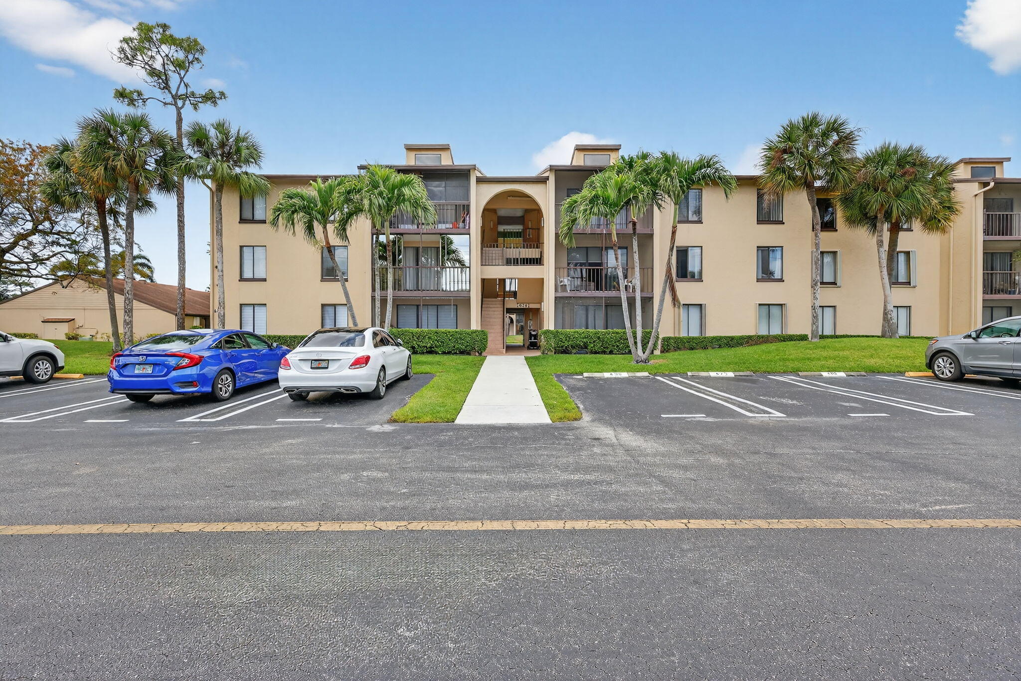 624 Sea Pine Way B3 Property Photo 1