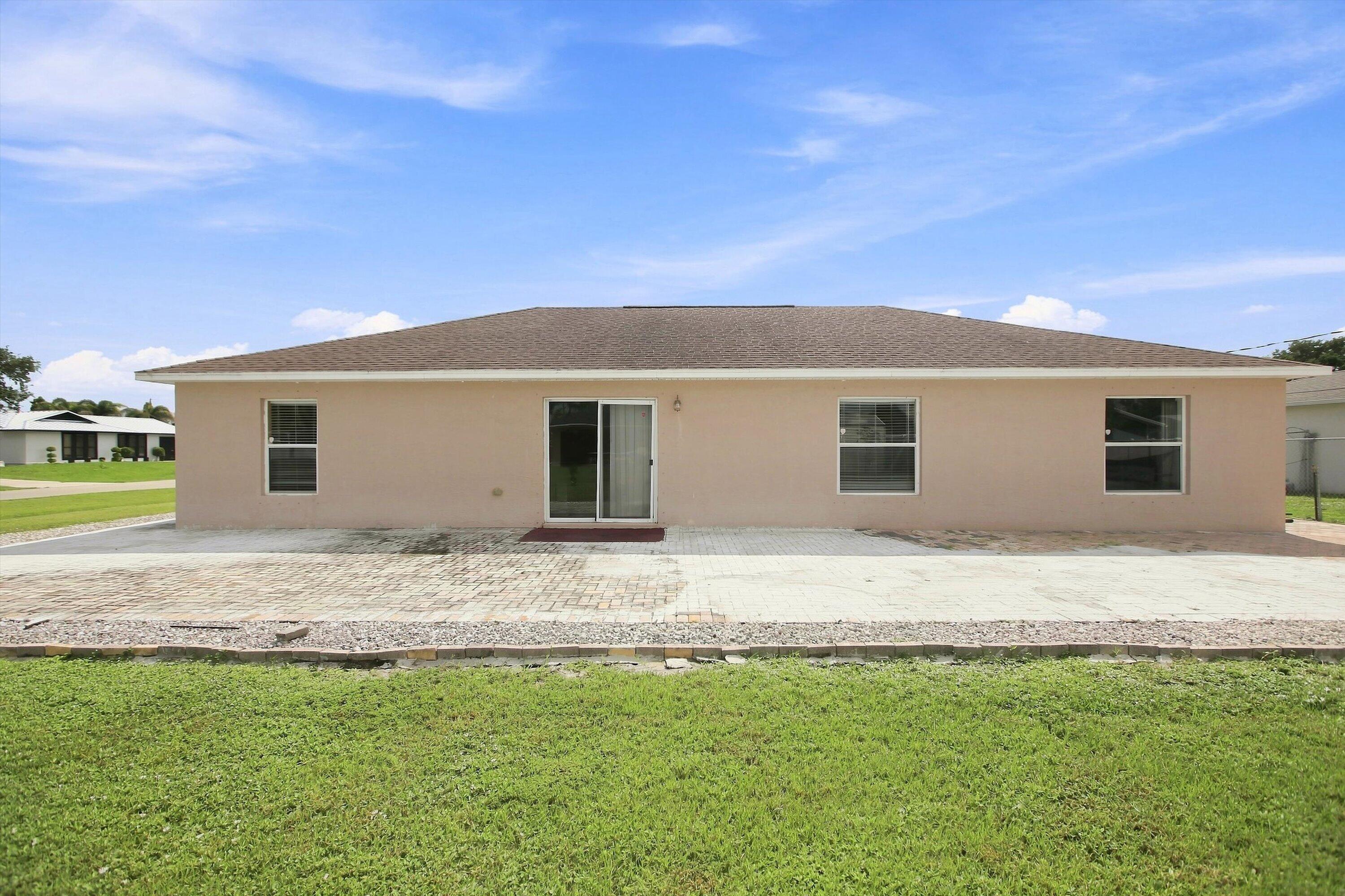 602 Sw Kenyoun Street Property Photo 10