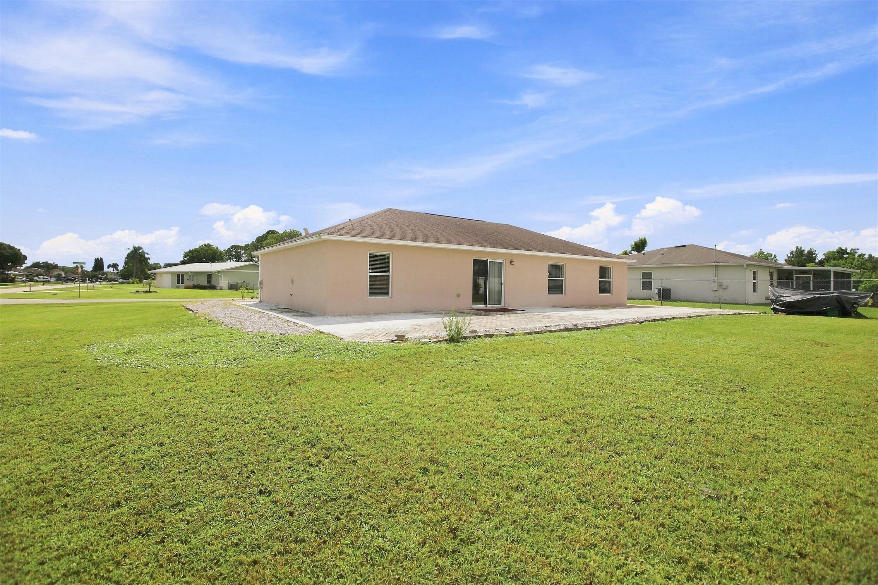 602 Sw Kenyoun Street Property Photo 11