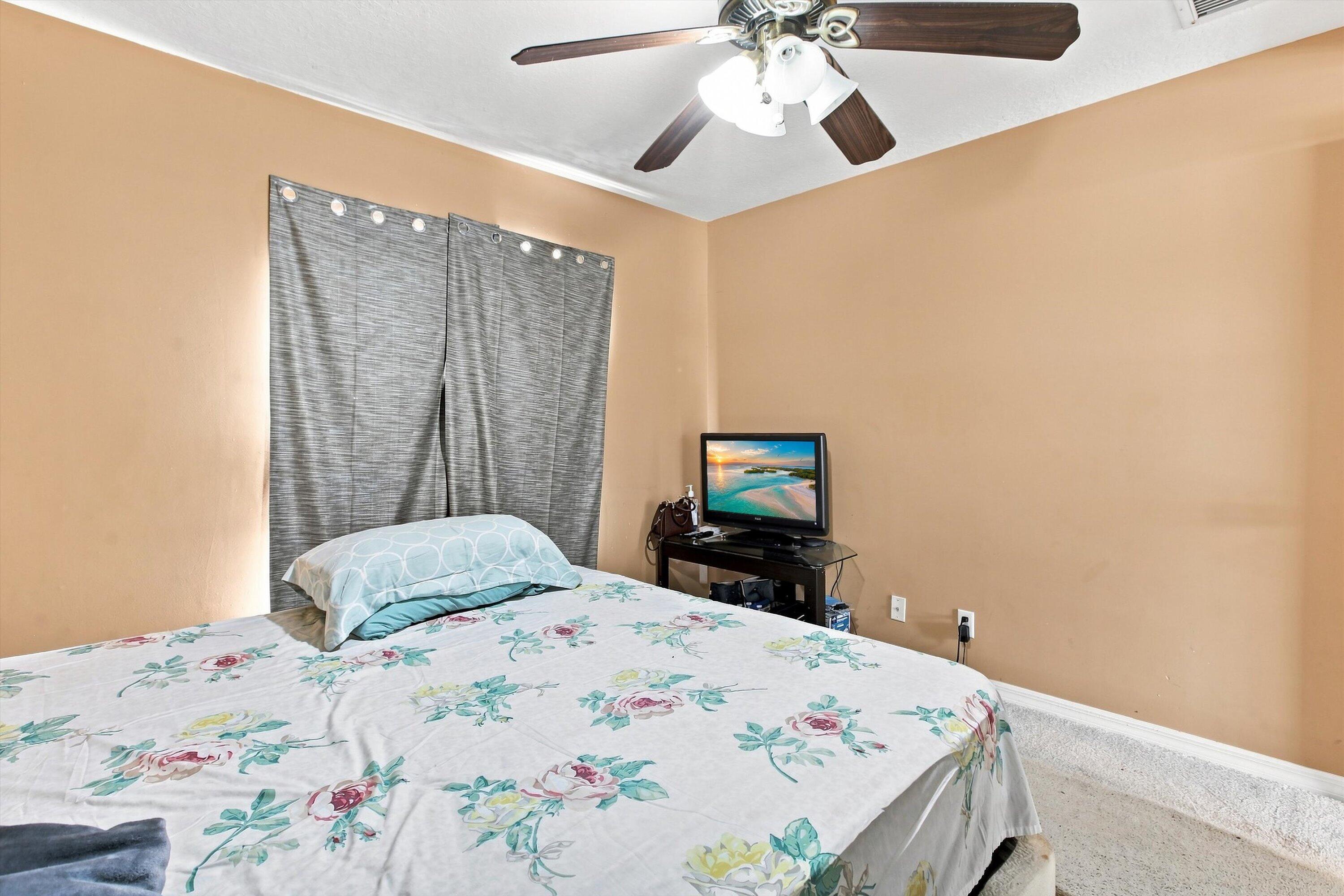602 Sw Kenyoun Street Property Photo 17