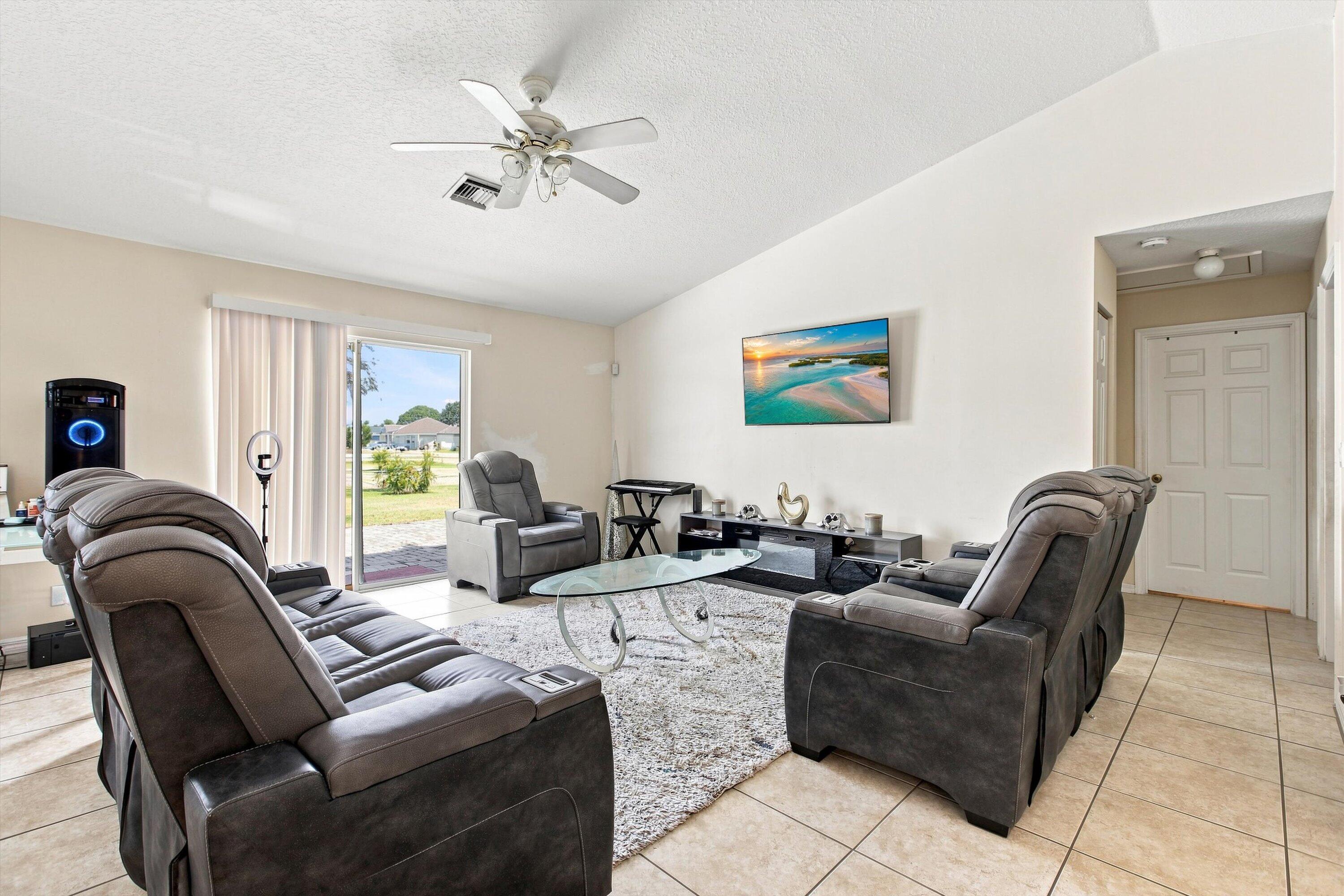 602 Sw Kenyoun Street Property Photo 18