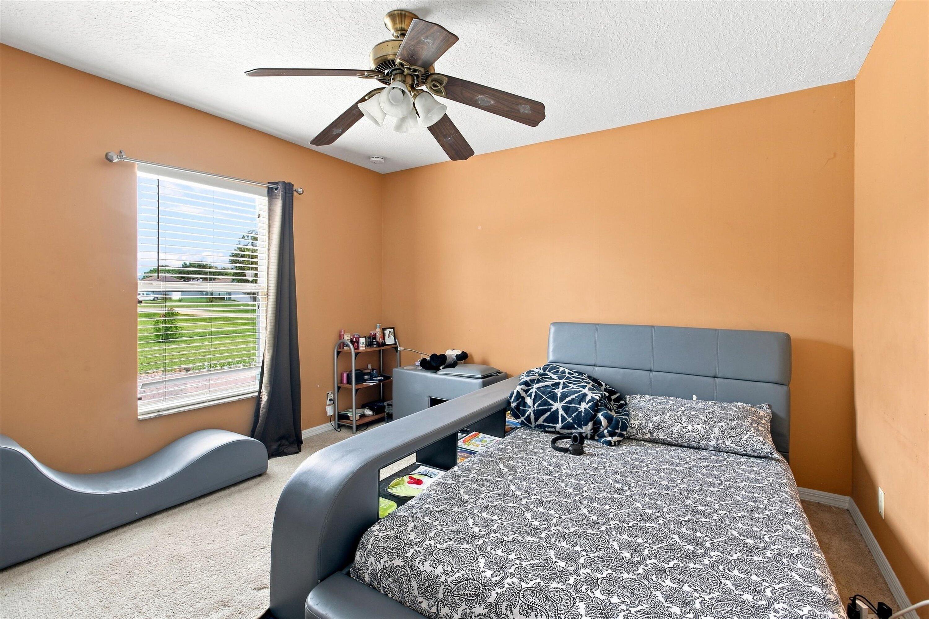 602 Sw Kenyoun Street Property Photo 20