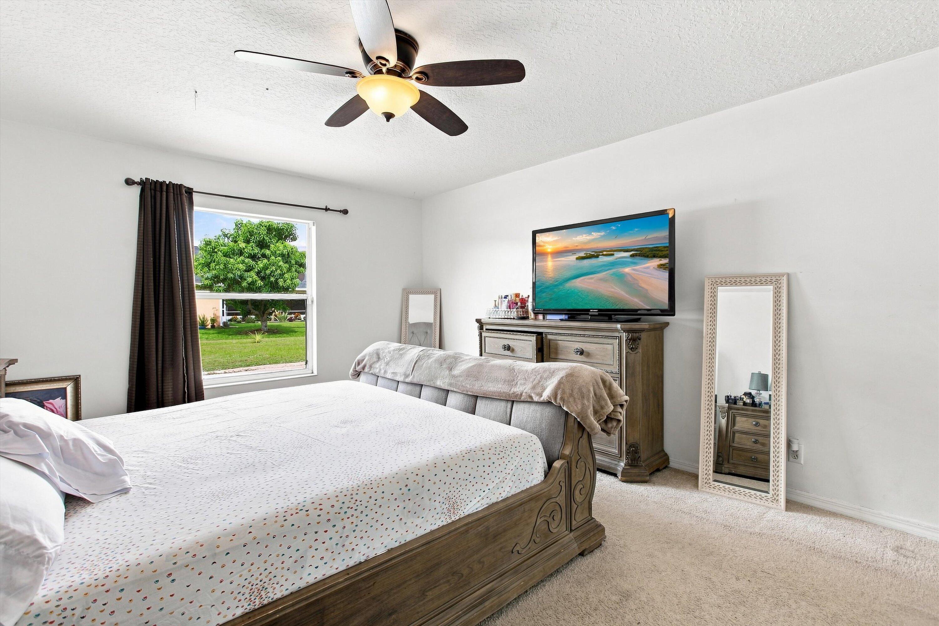 602 Sw Kenyoun Street Property Photo 25