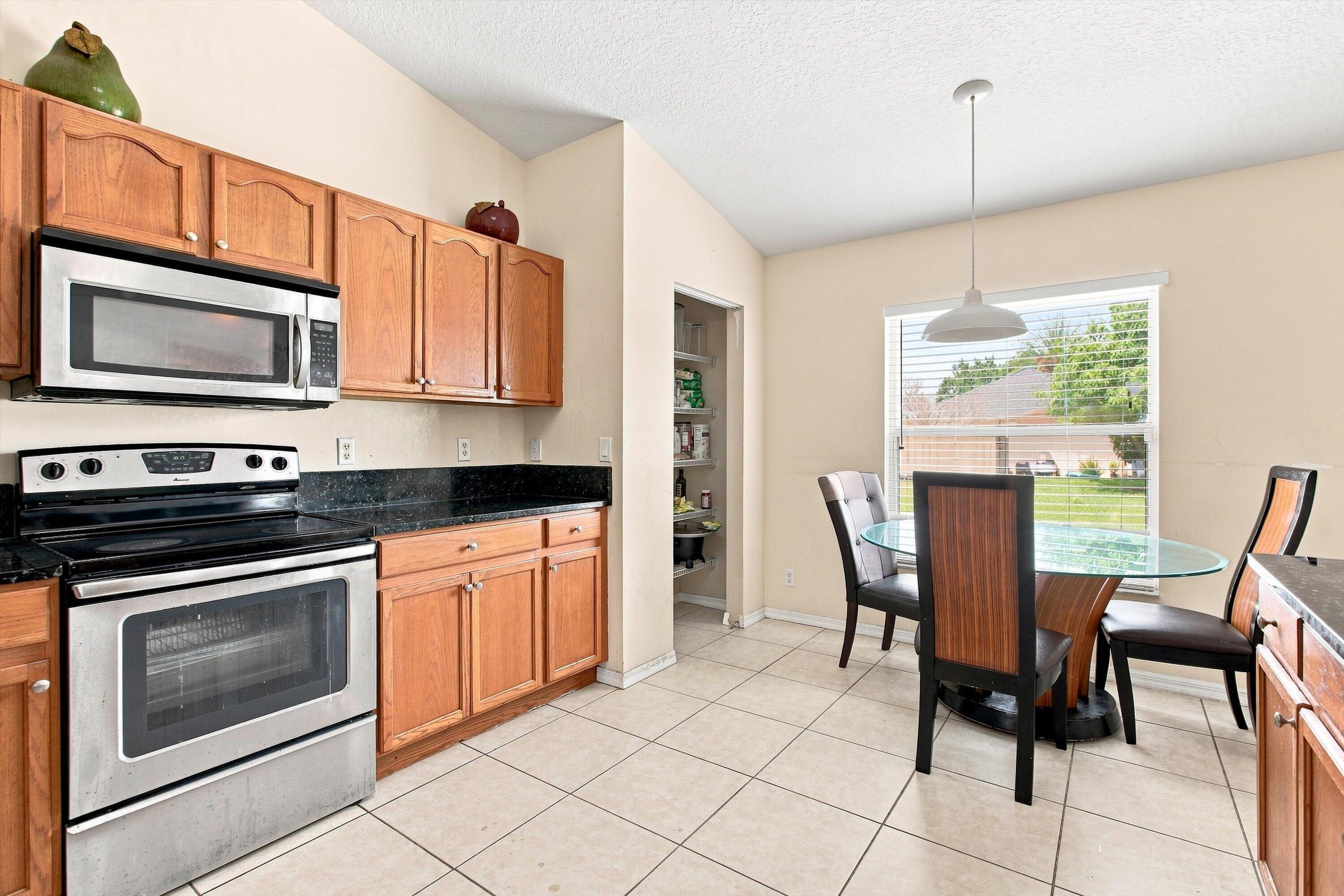 602 Sw Kenyoun Street Property Photo 33