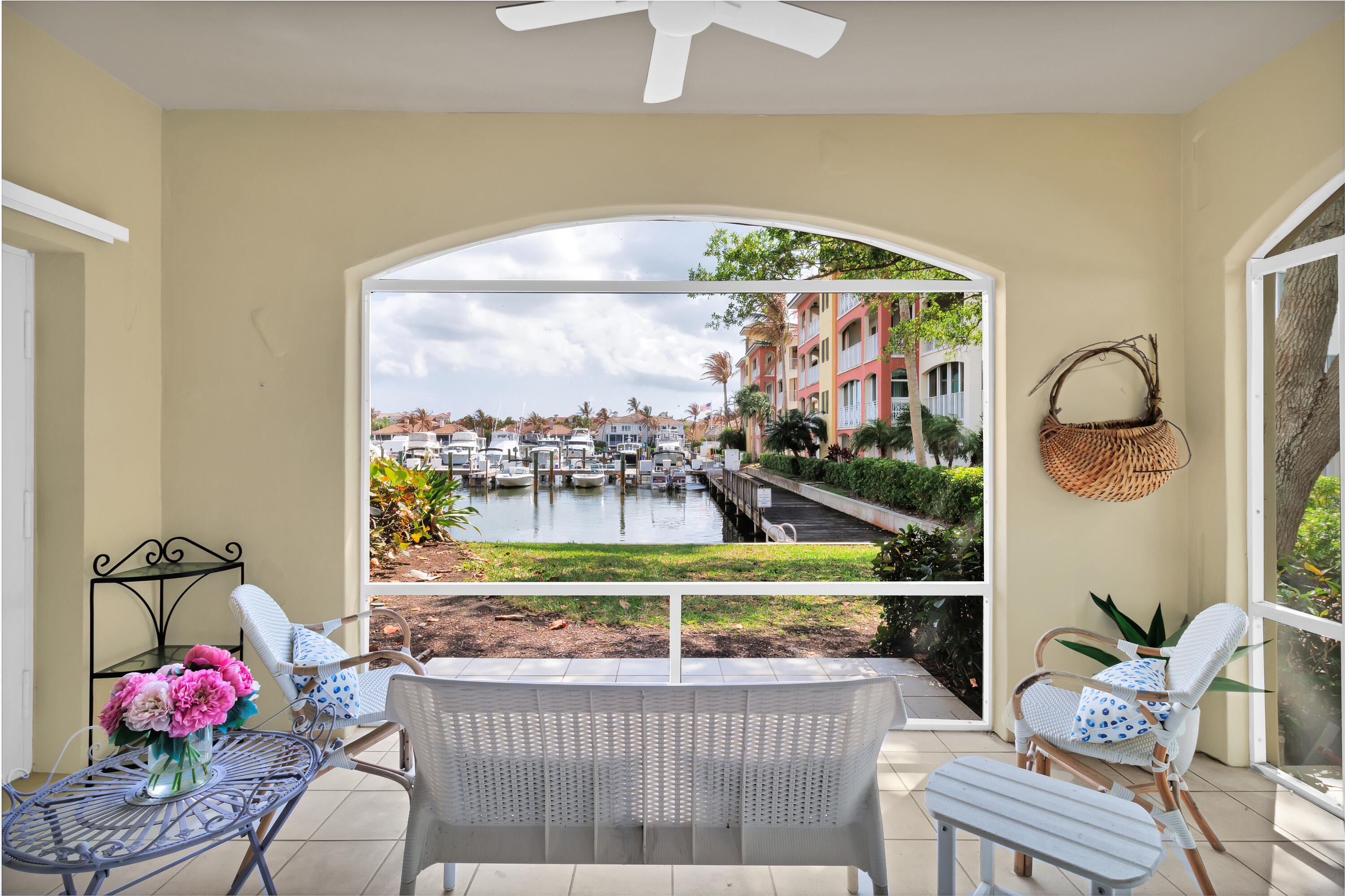 5520 N Harbor Village Drive 105