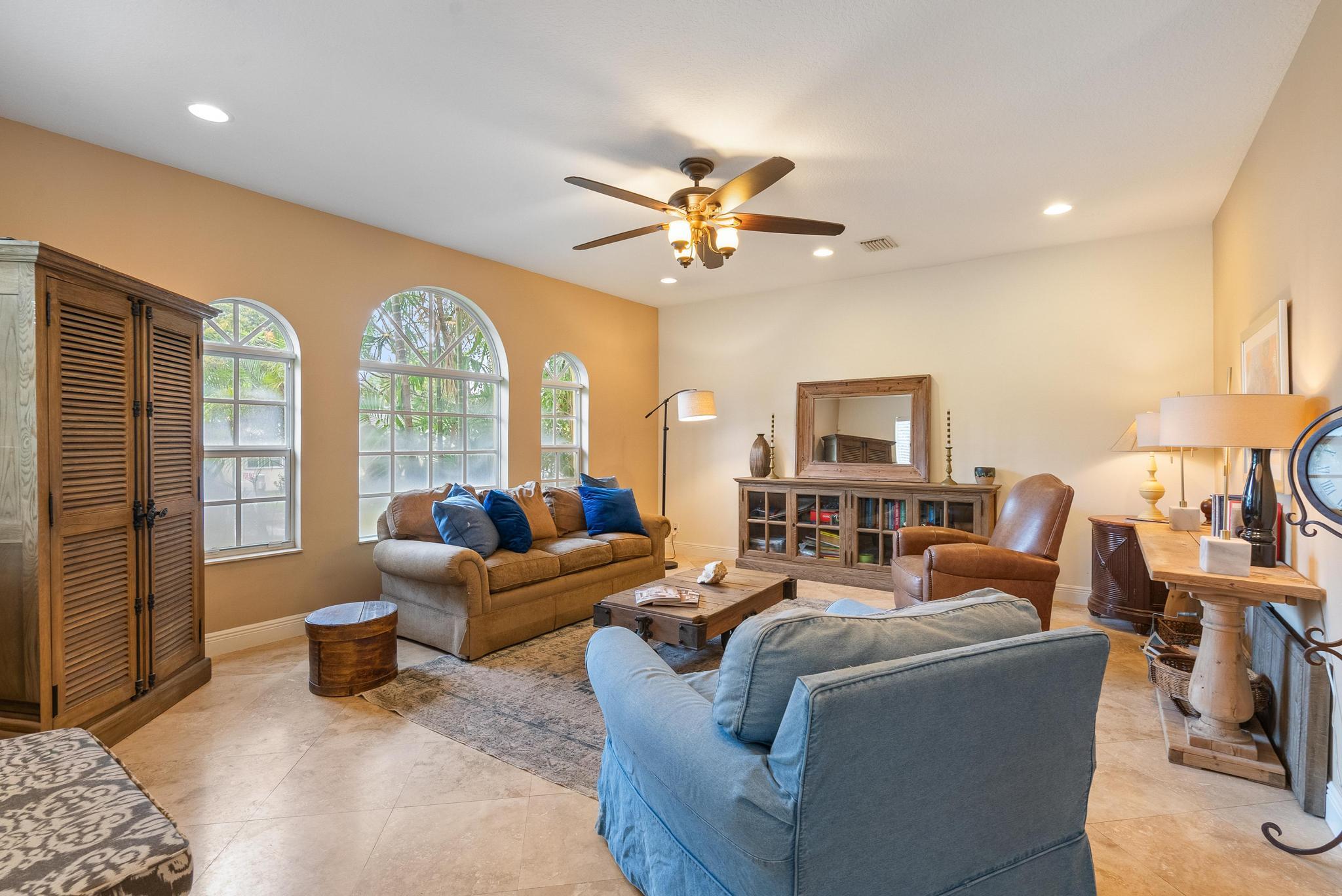 218 N Palmway Property Photo 4