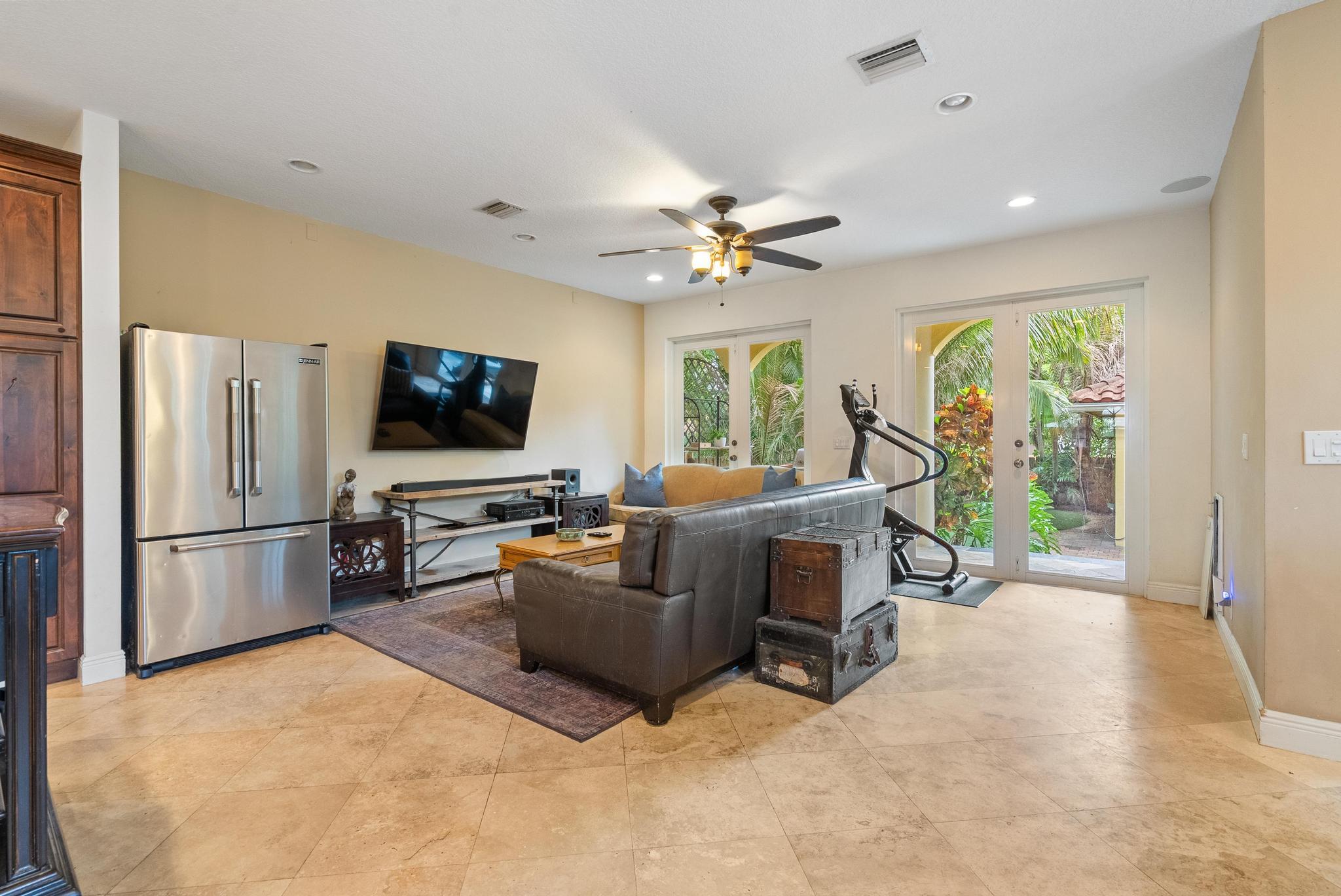 218 N Palmway Property Photo 12