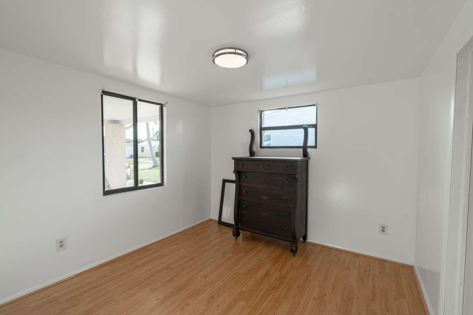 3110 Scanlan Avenue Property Photo 11