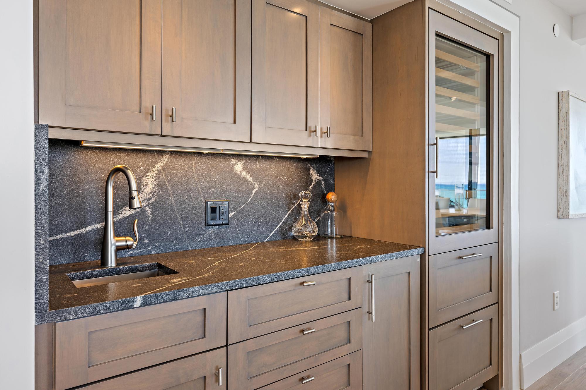 100 Beach Road 604 Property Photo 32