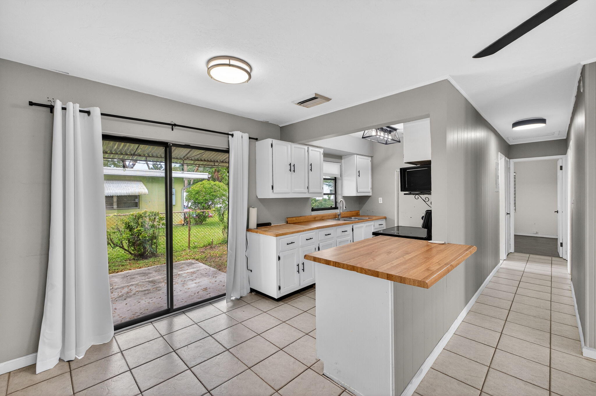 4117 Nw 5th Avenue Property Photo 6