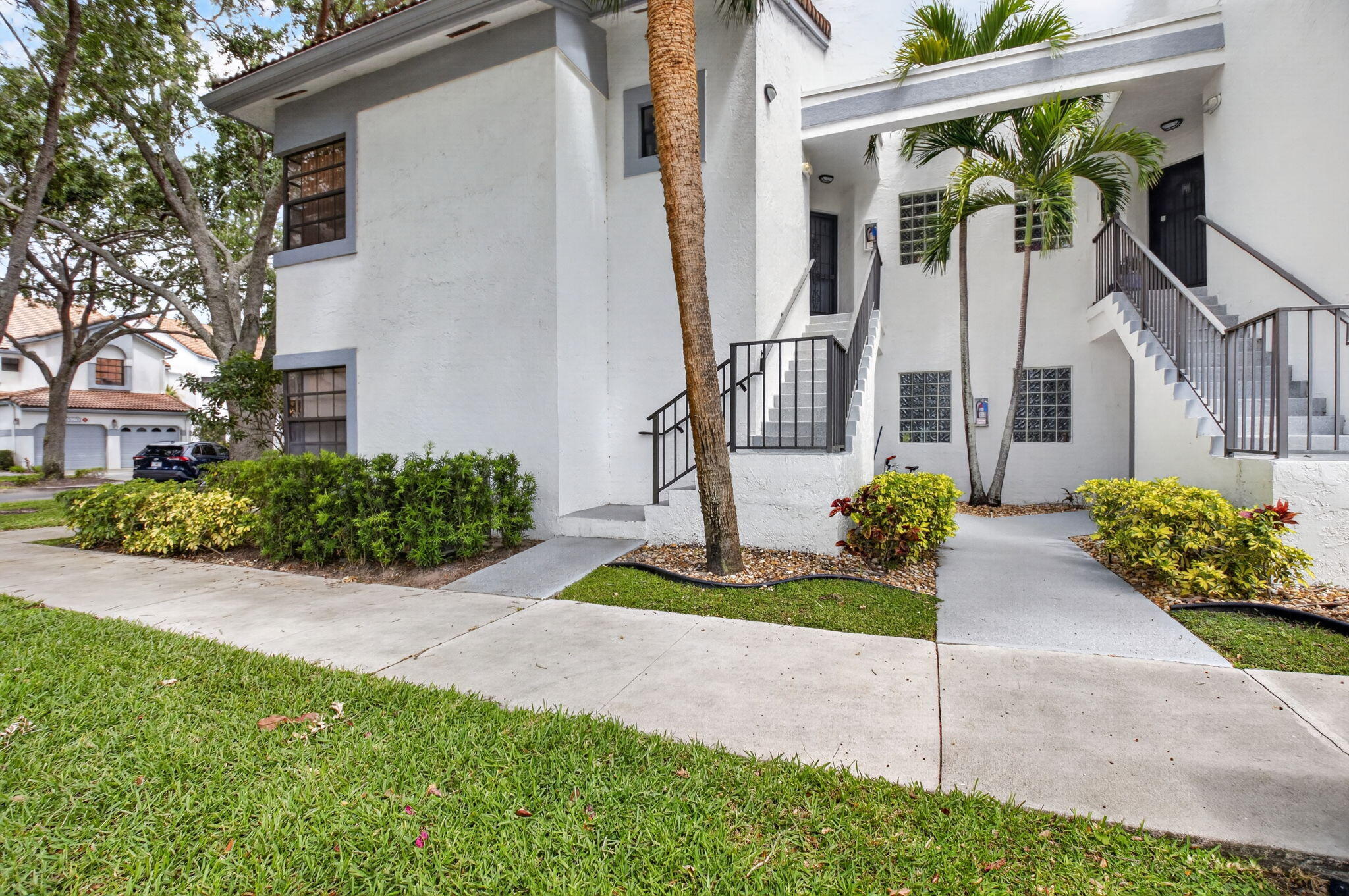 5430 Venetia Court N Property Photo 2