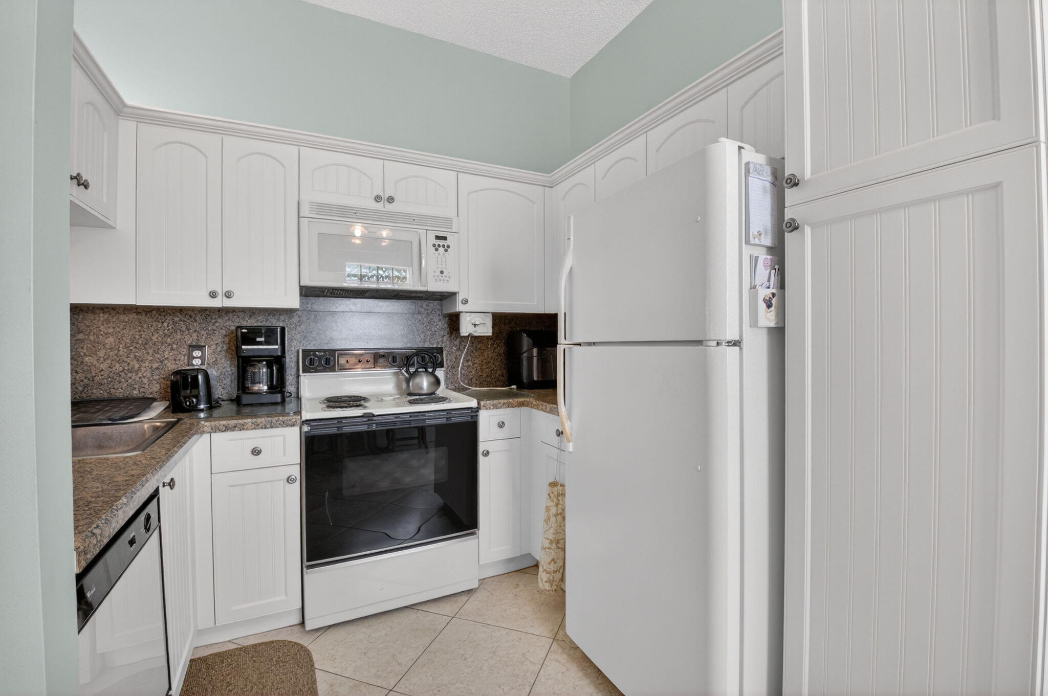 5430 Venetia Court N Property Photo 6