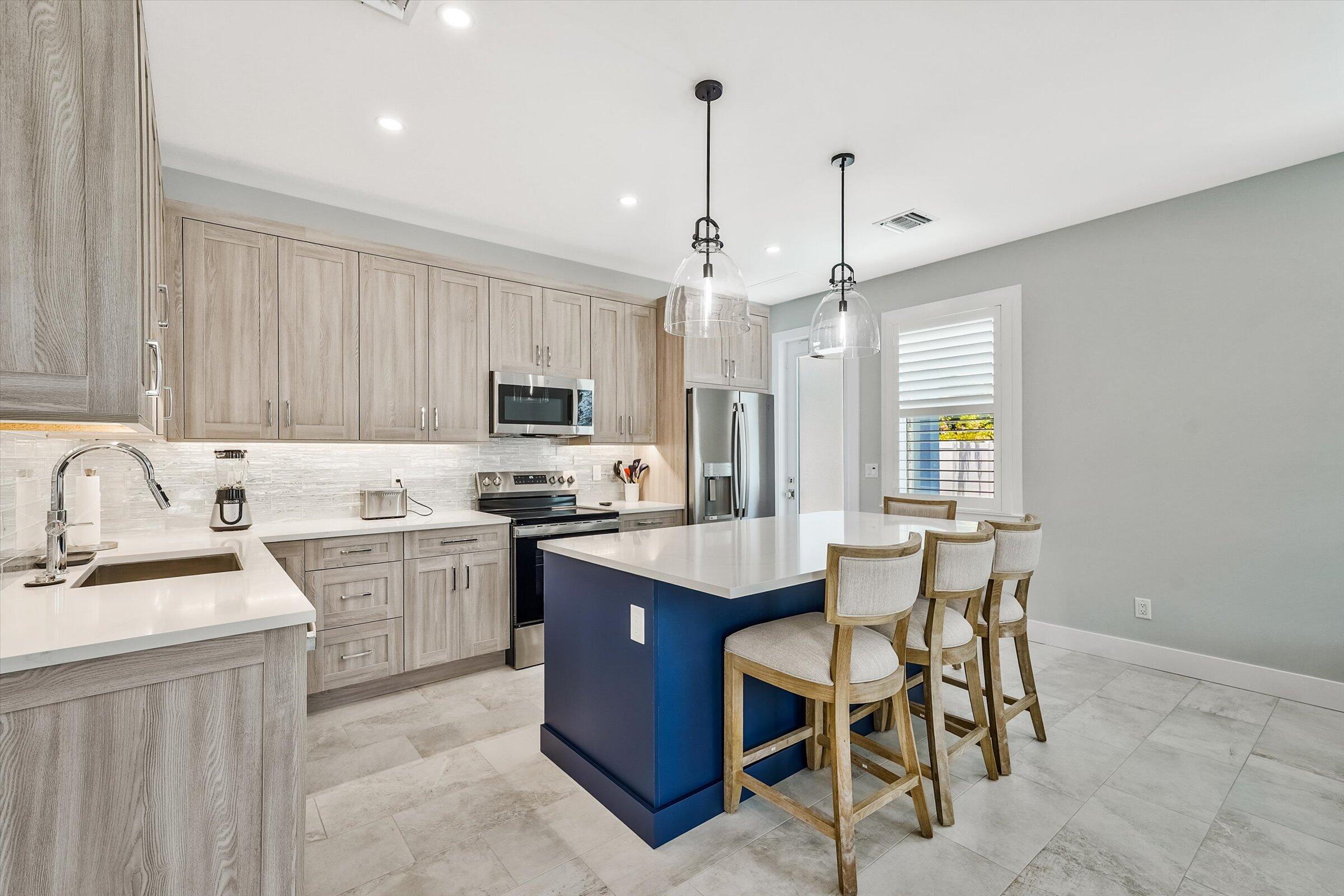 425 Hugh Street Property Photo 7