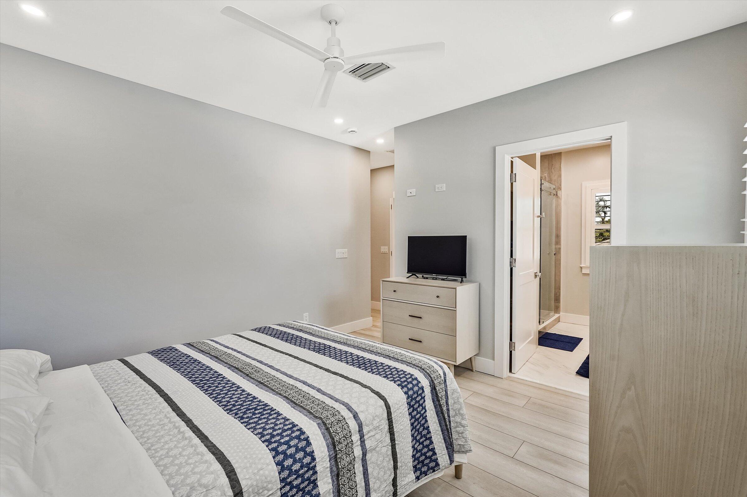 425 Hugh Street Property Photo 29