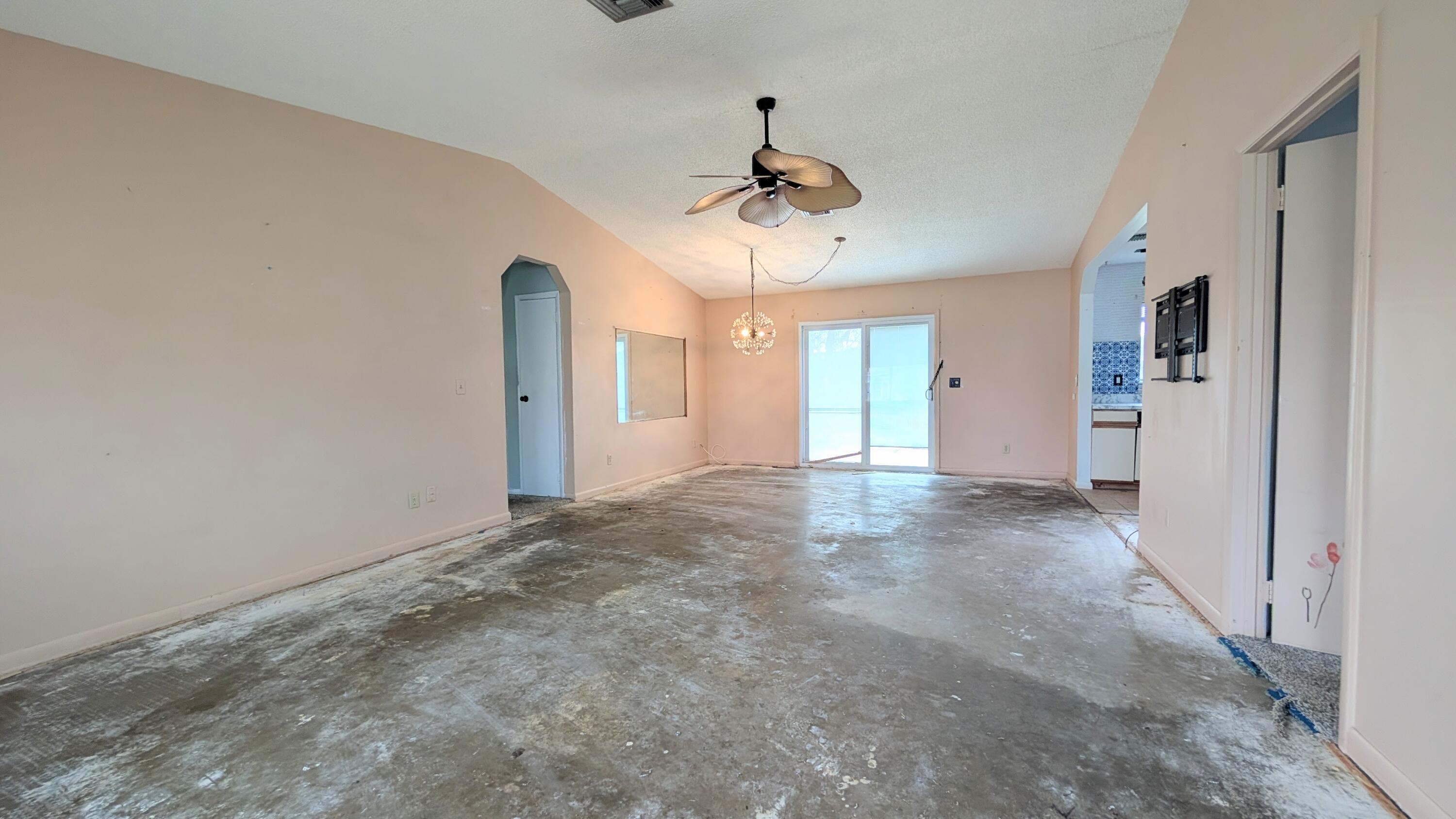 2481 Se Addison Street Property Photo 4