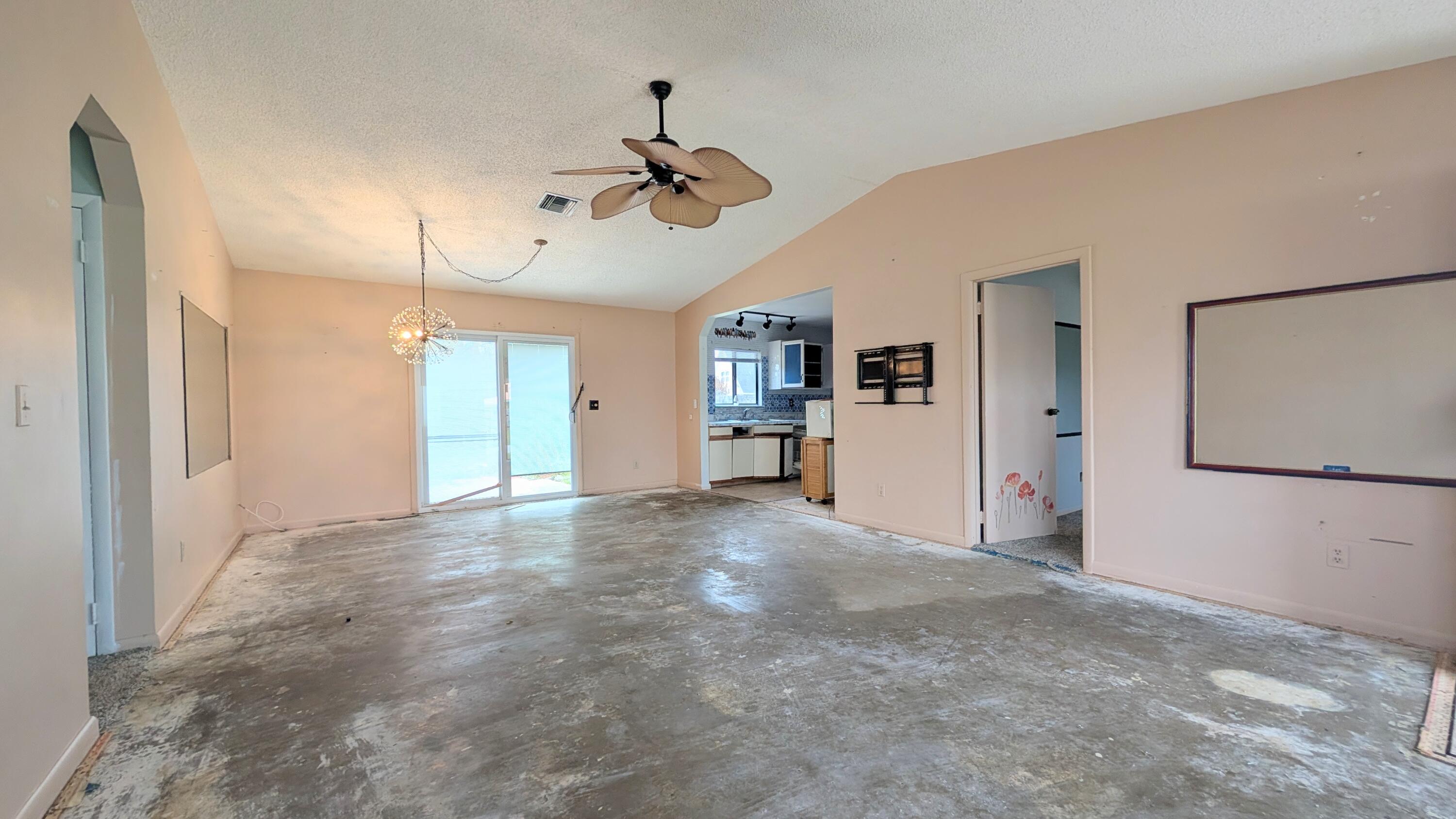 2481 Se Addison Street Property Photo 5