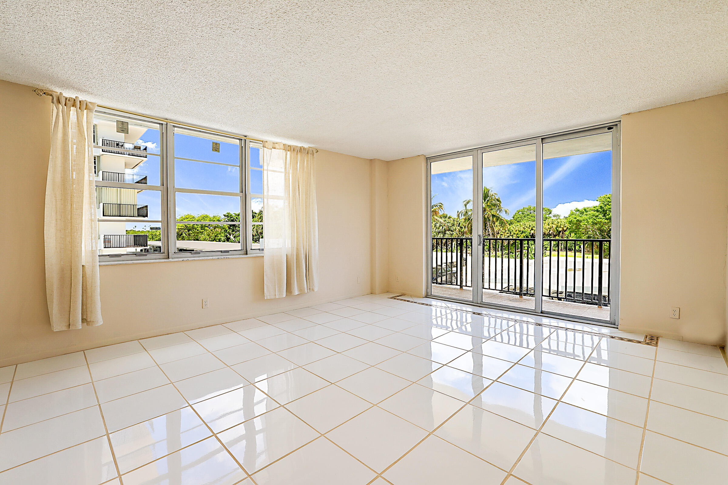 2121 N Ocean Boulevard 302e Property Photo 1