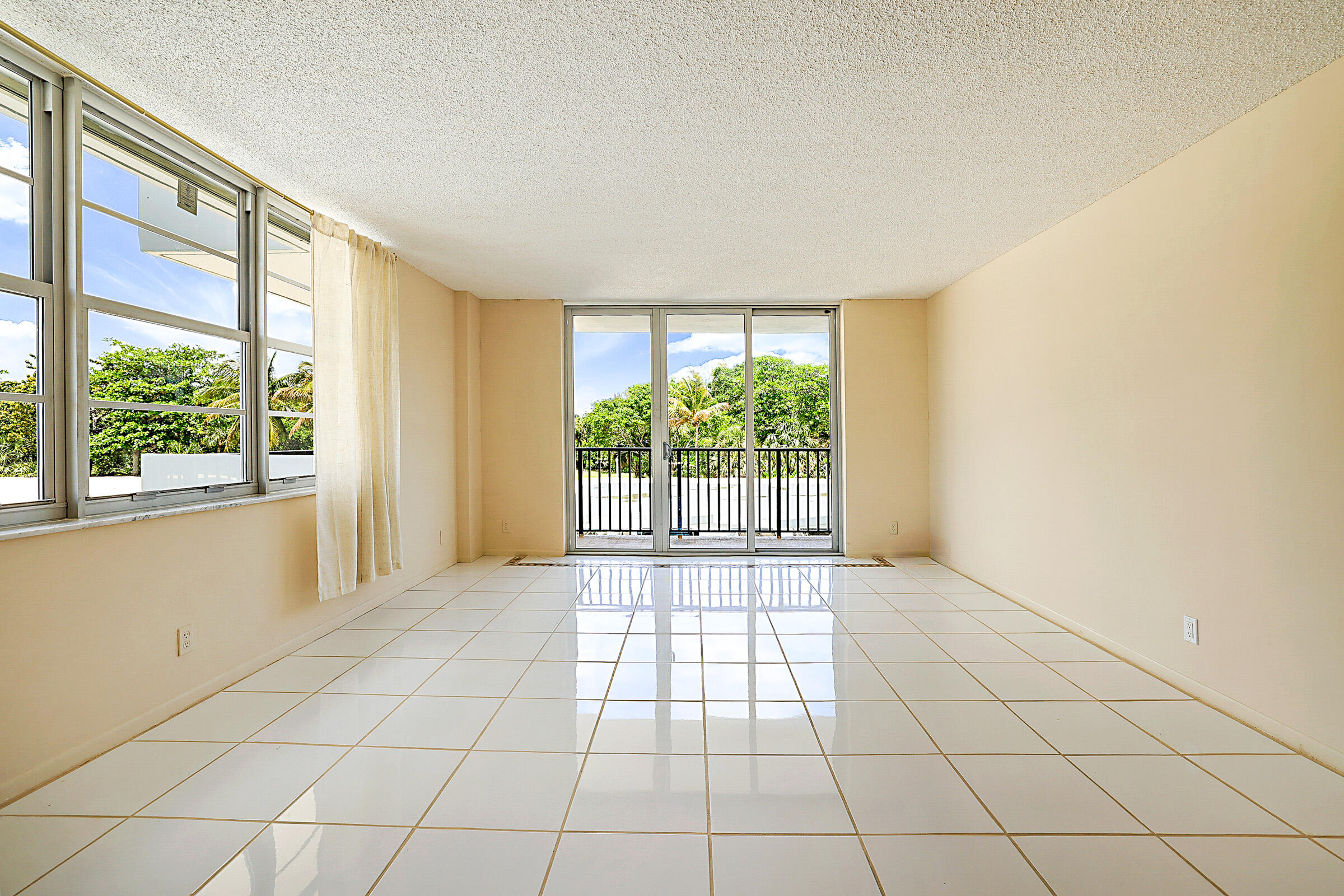 2121 N Ocean Boulevard 302e Property Photo 8
